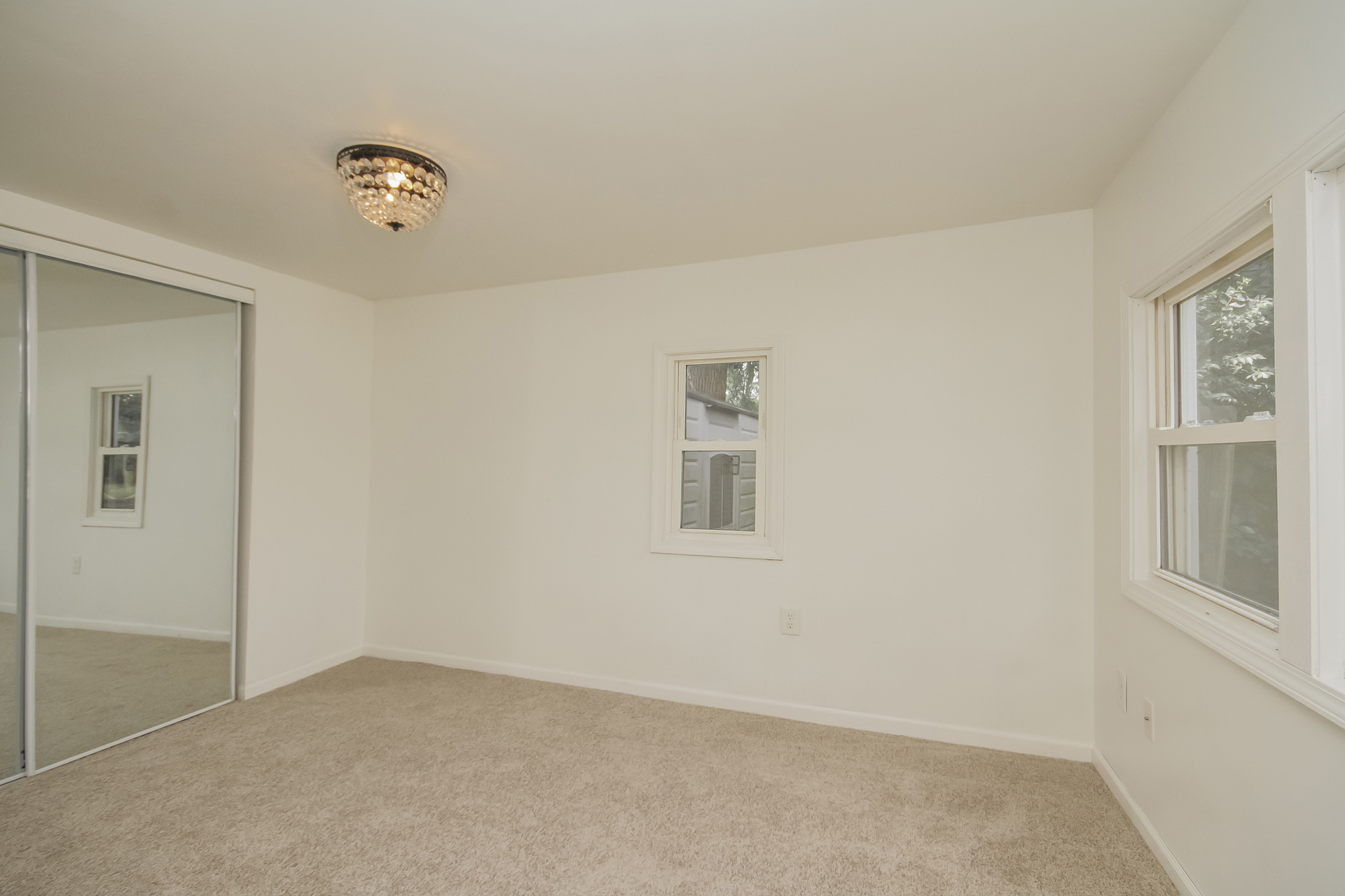 Photo 7 of 22 of 1107 E Joliet St, Crown Point, IN