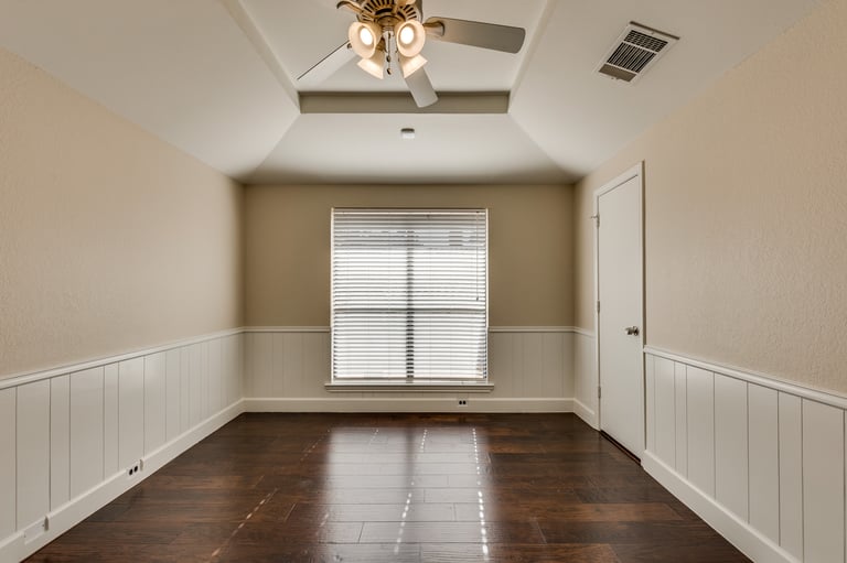 Photo 11 of 36 - 2218 Carmel Dr, Carrollton, TX 75006
