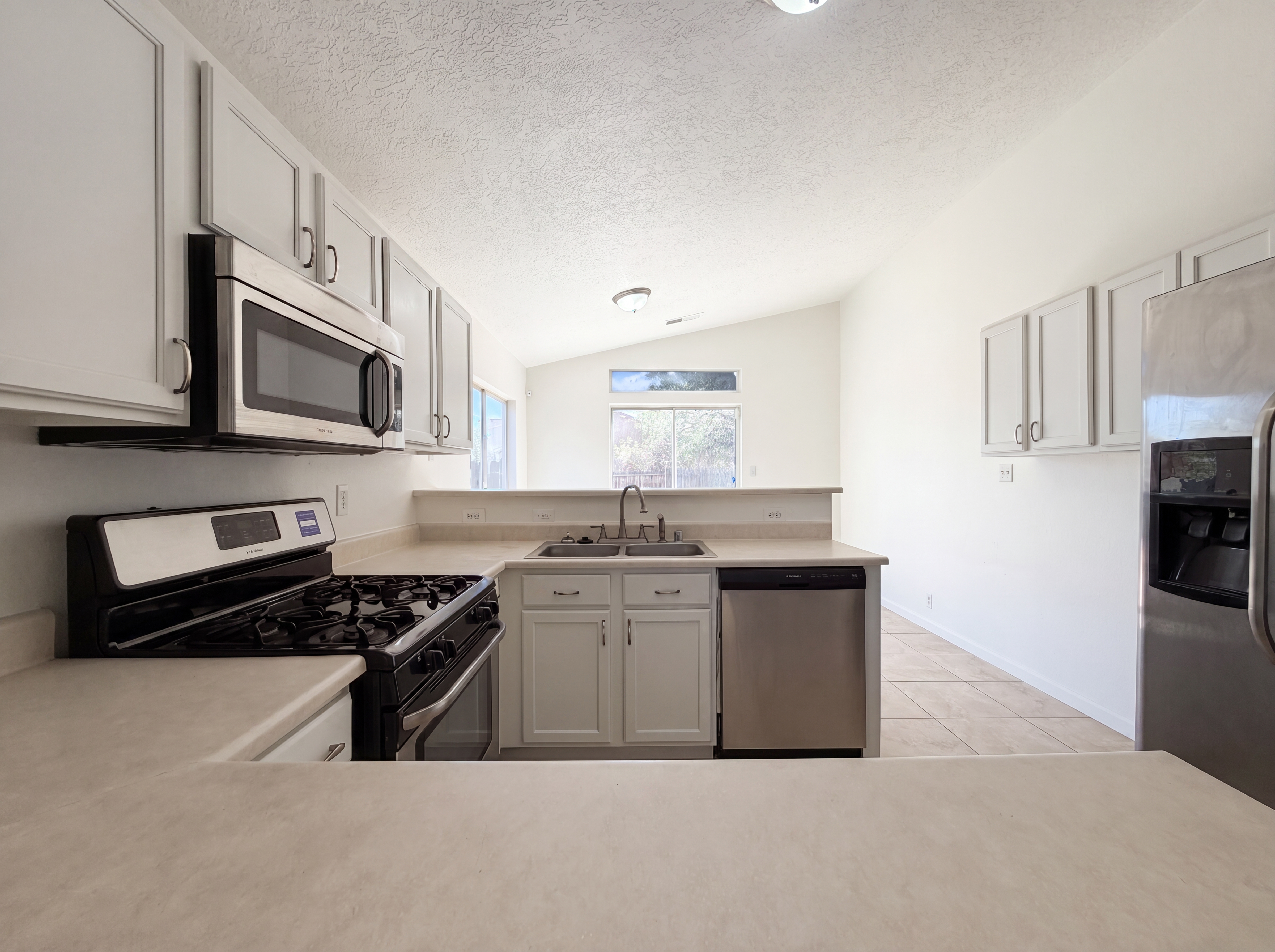 Photo 2 of 17 of 6948 Angela Dr NE, Rio Rancho, NM