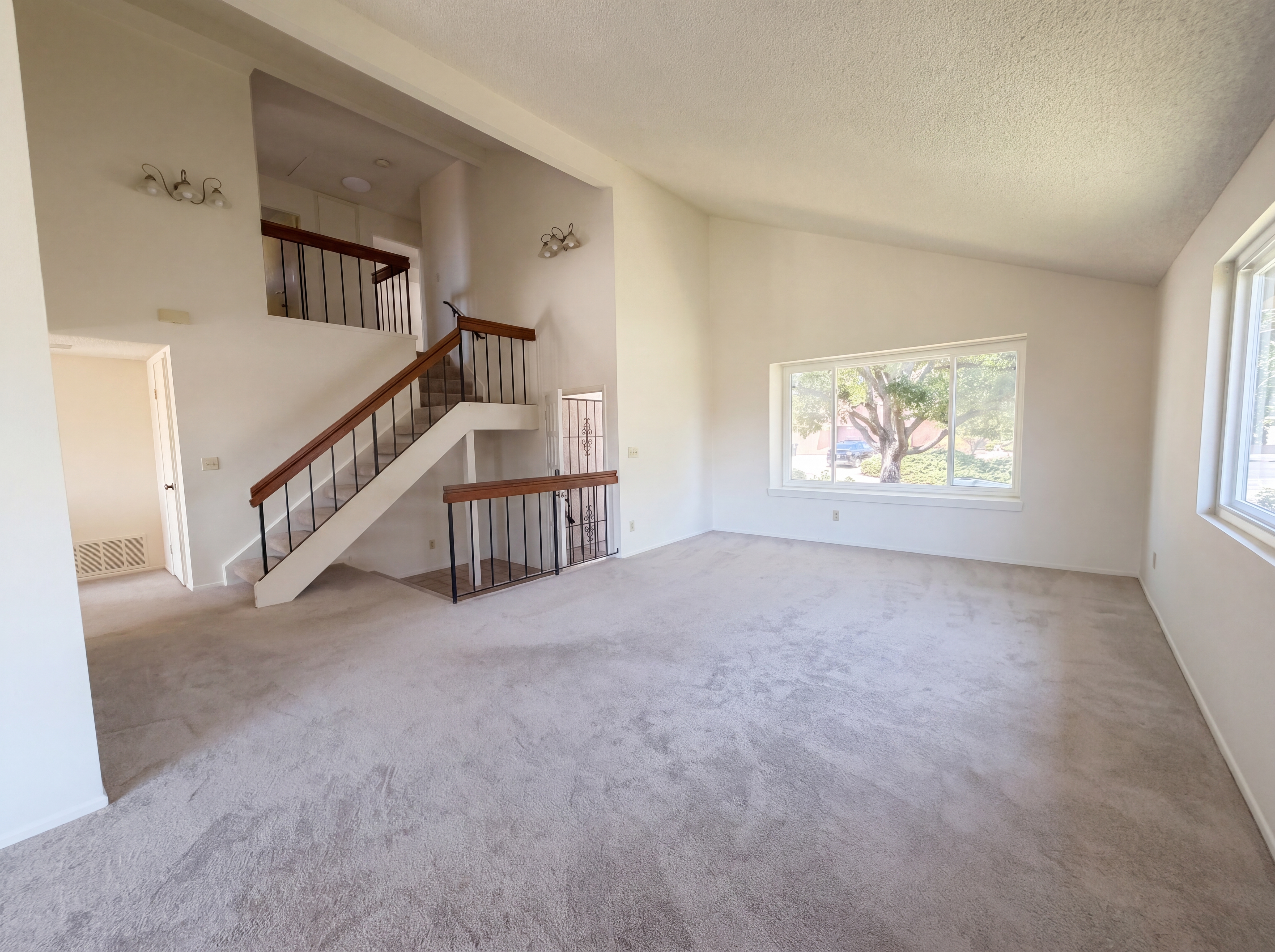 Photo 3 of 26 of 8949 Corte Pellejo, Spring Valley, CA