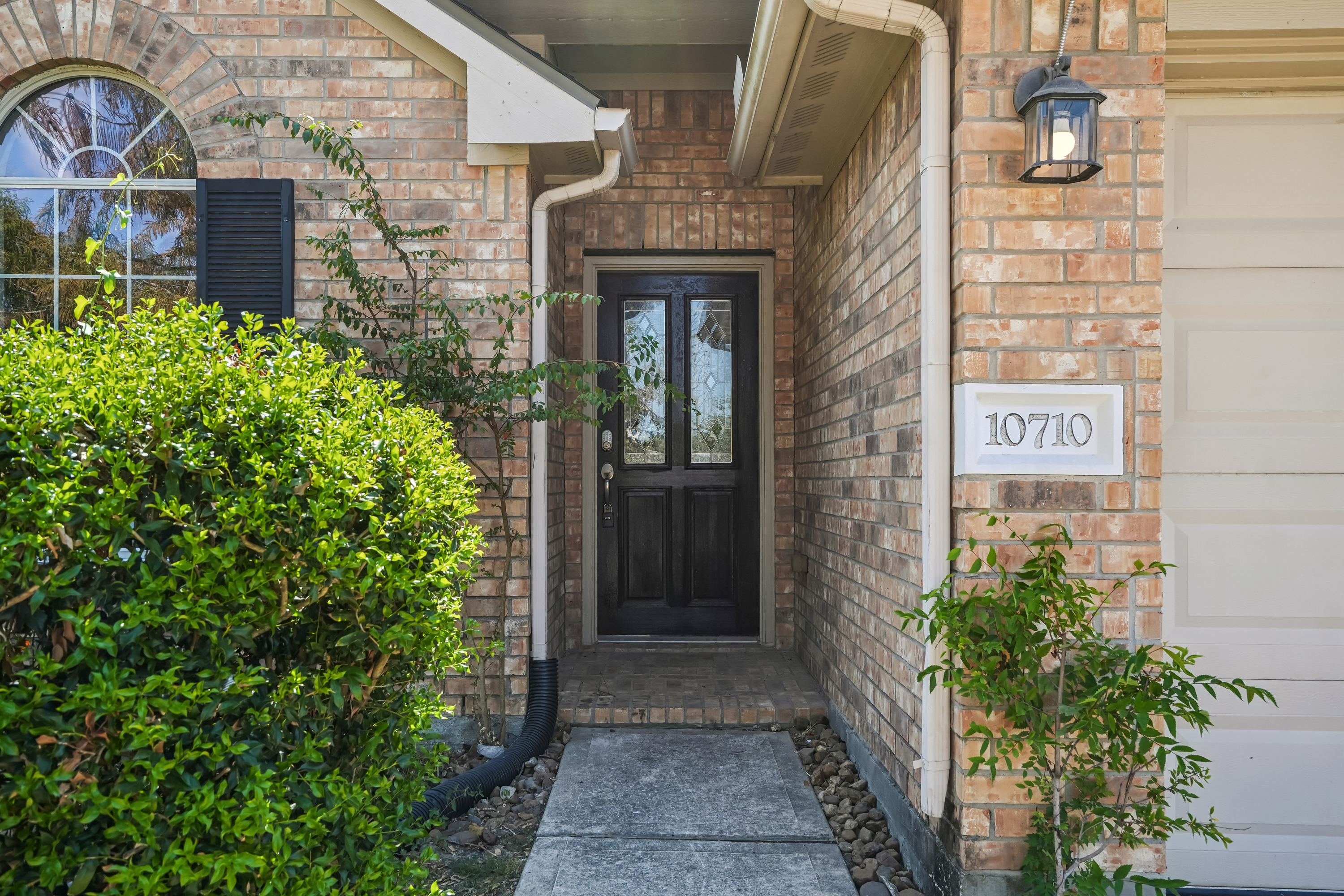 Photo 6 of 37 of 10710 Laurelton Ct, Humble, TX