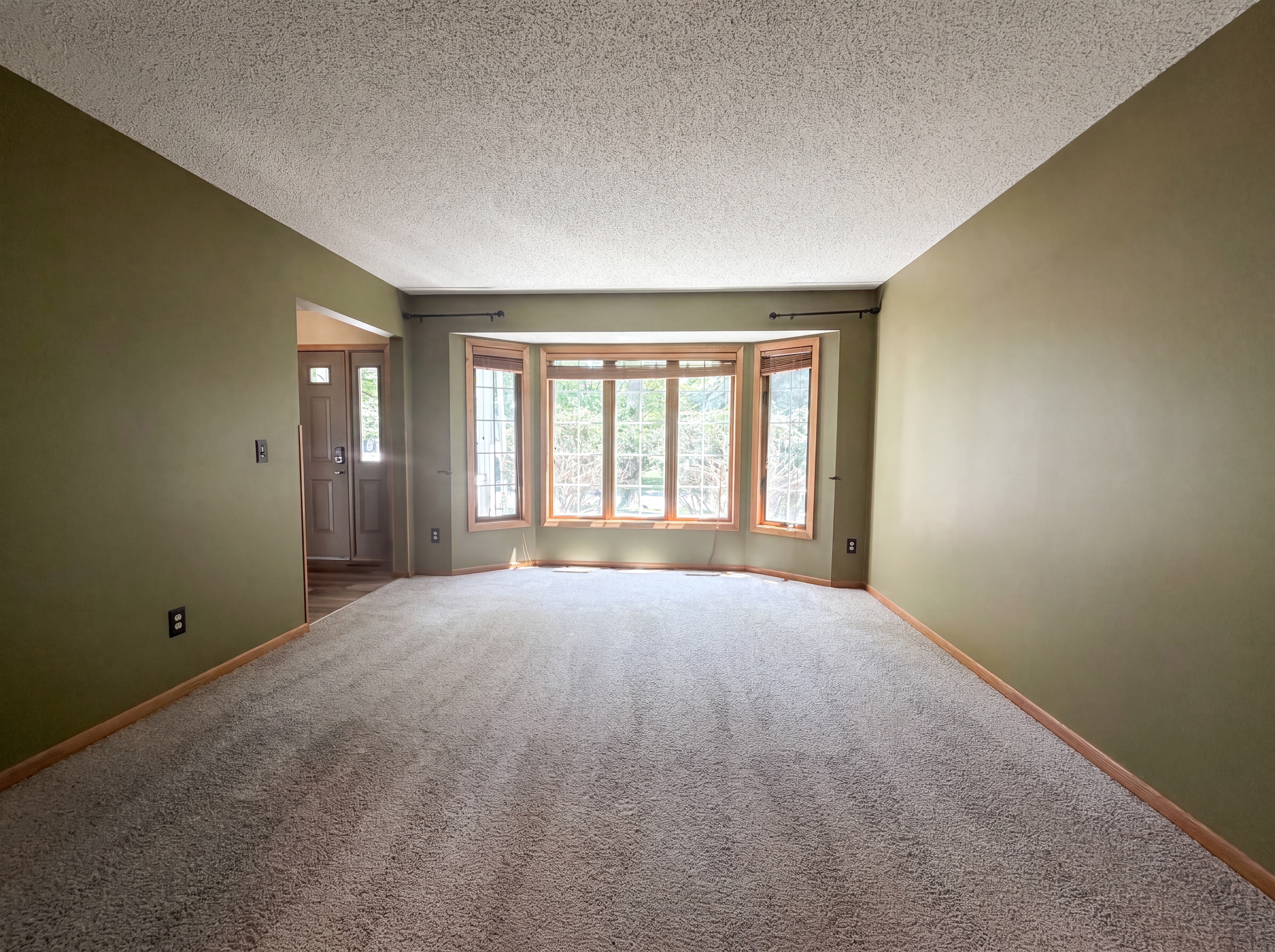 Photo 9 of 26 of 9394 71st Bay S, Cottage Grove, MN