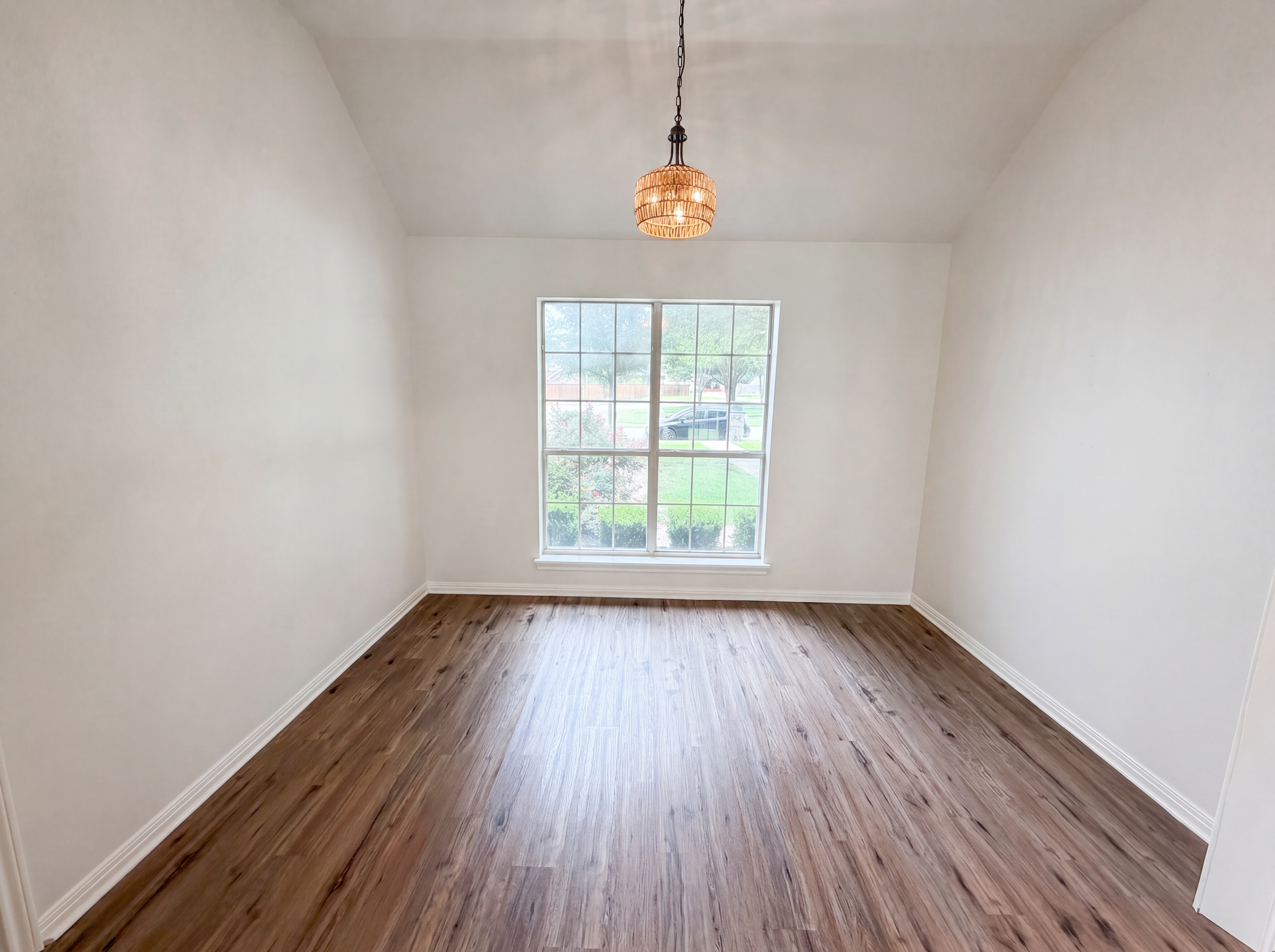 Photo 8 of 25 of 1226 Oakmanor Cir, Hewitt, TX