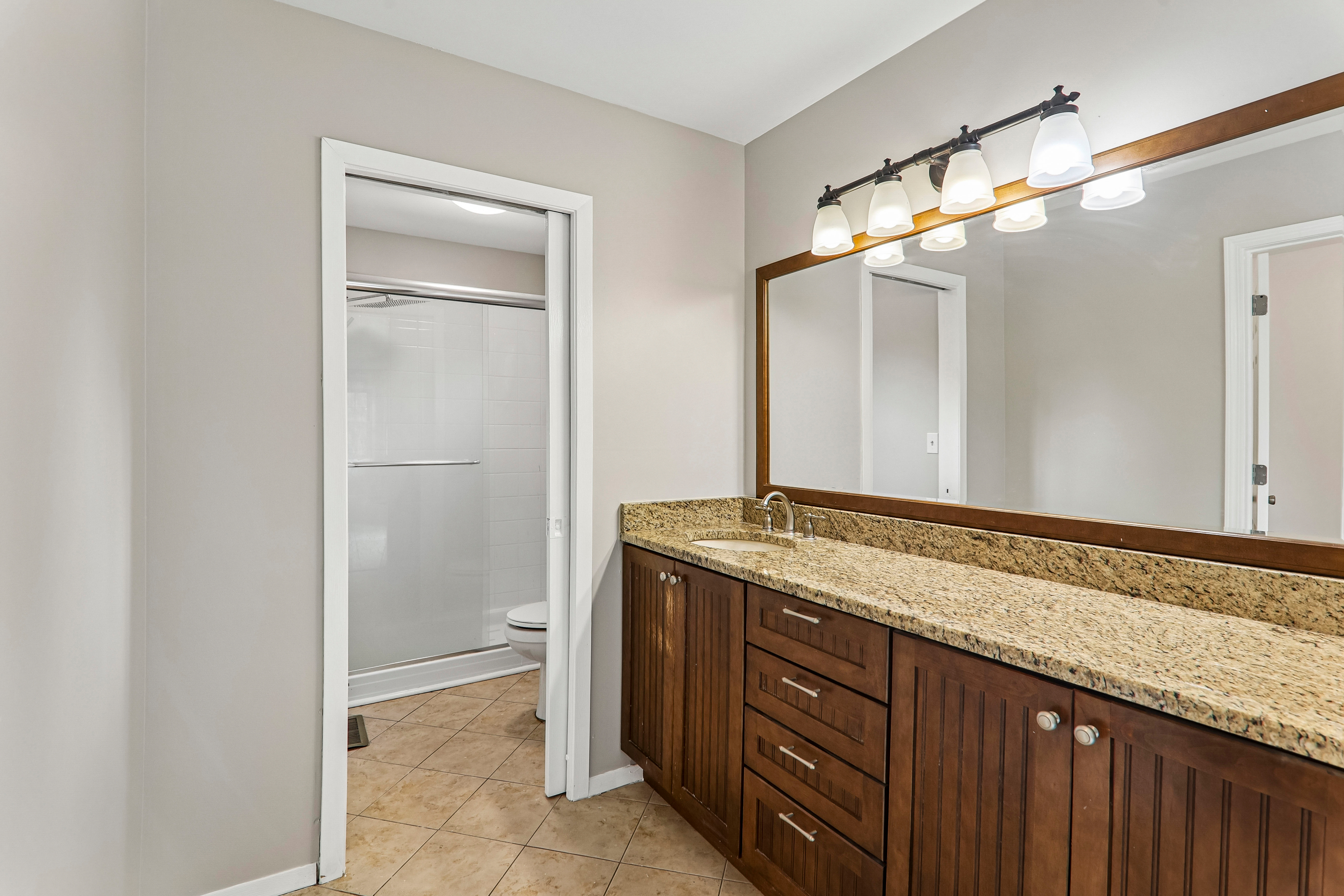Photo 8 of 41 of 4399 Bluebird Ct, Gurnee, IL