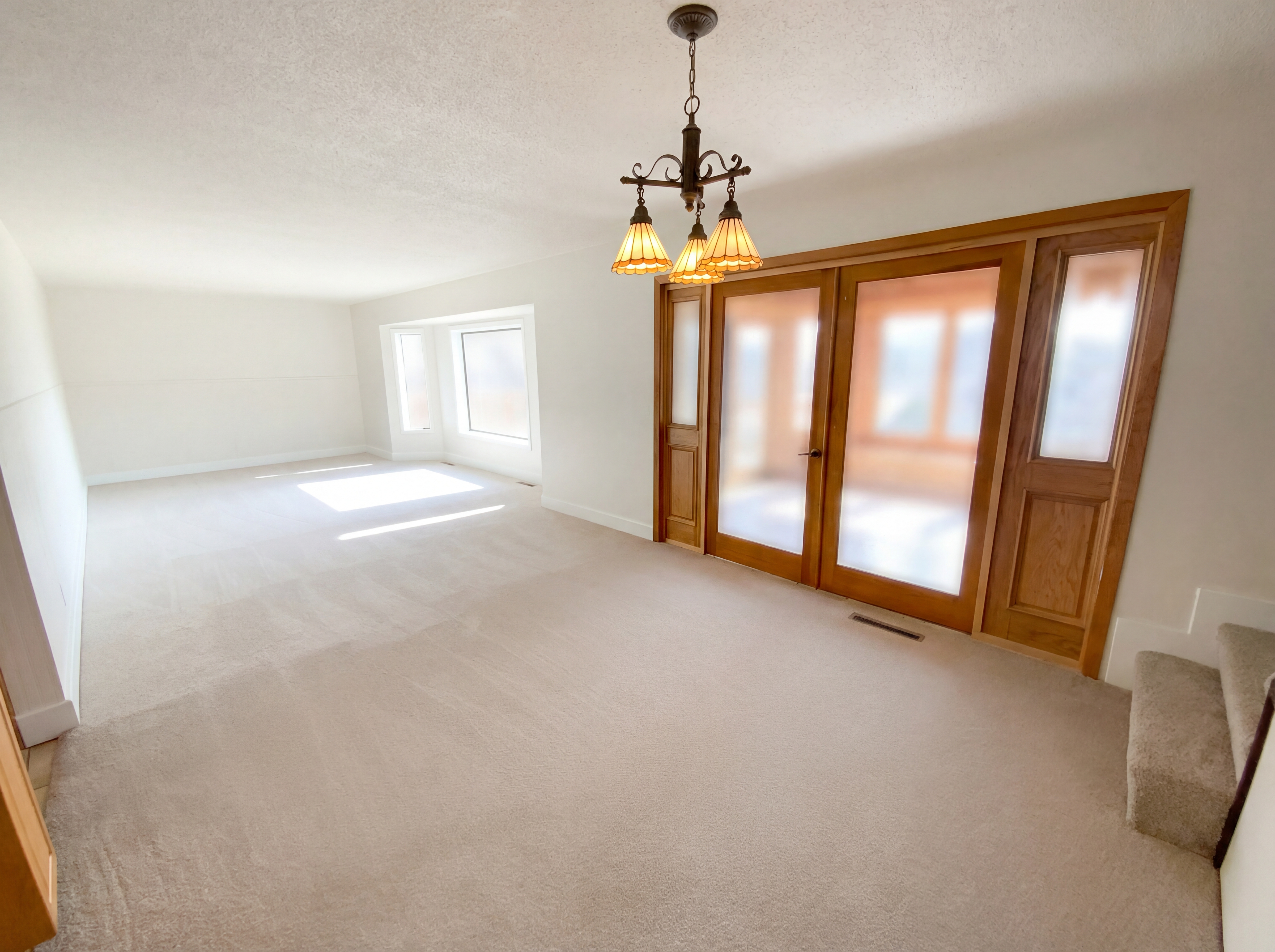 Photo 3 of 18 of 510 24th St SW, Rochester, MN