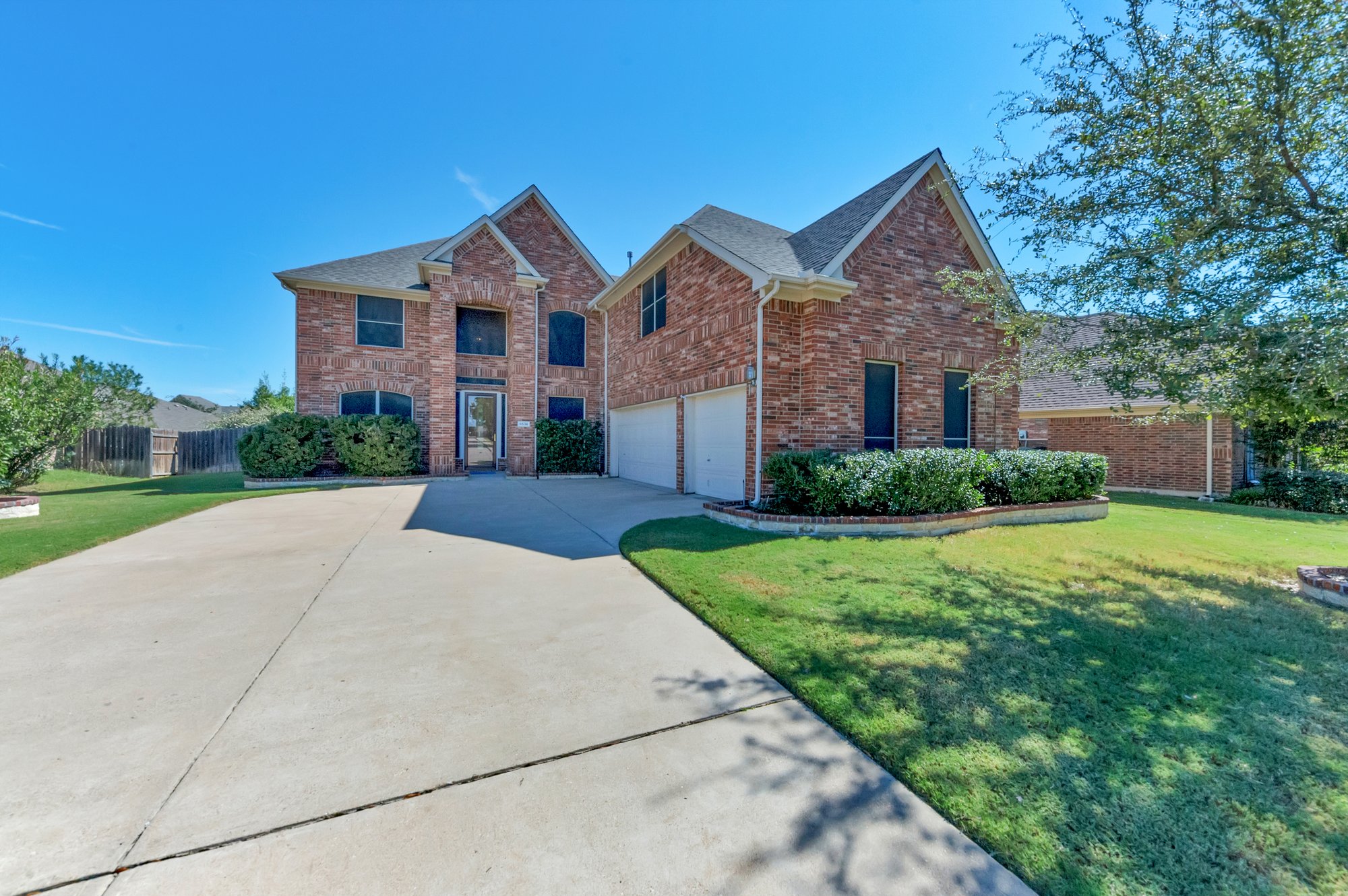 Photo 1 of 36 - 5536 Lavaca Rd, Grand Prairie, TX 75052