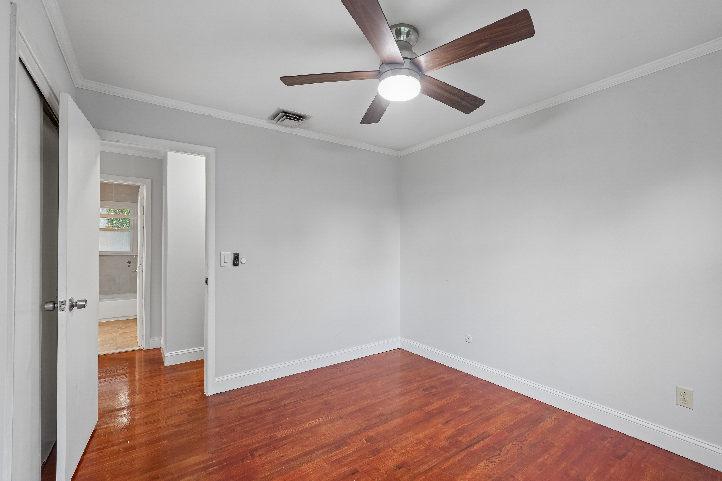 Photo 15 of 36 of 274 Oradell Ave, Paramus, NJ