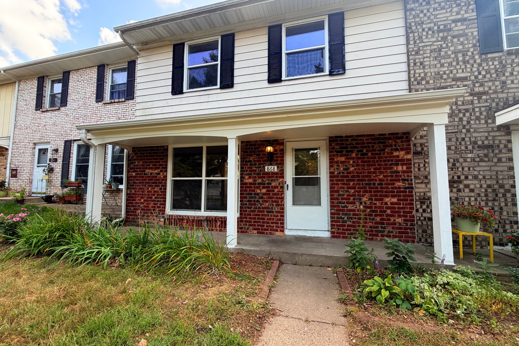 Photo 1 of 868 Wescott Sq