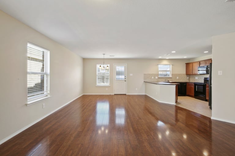 Photo 5 of 26 - 6008 Saddle Flap Dr, Fort Worth, TX 76179