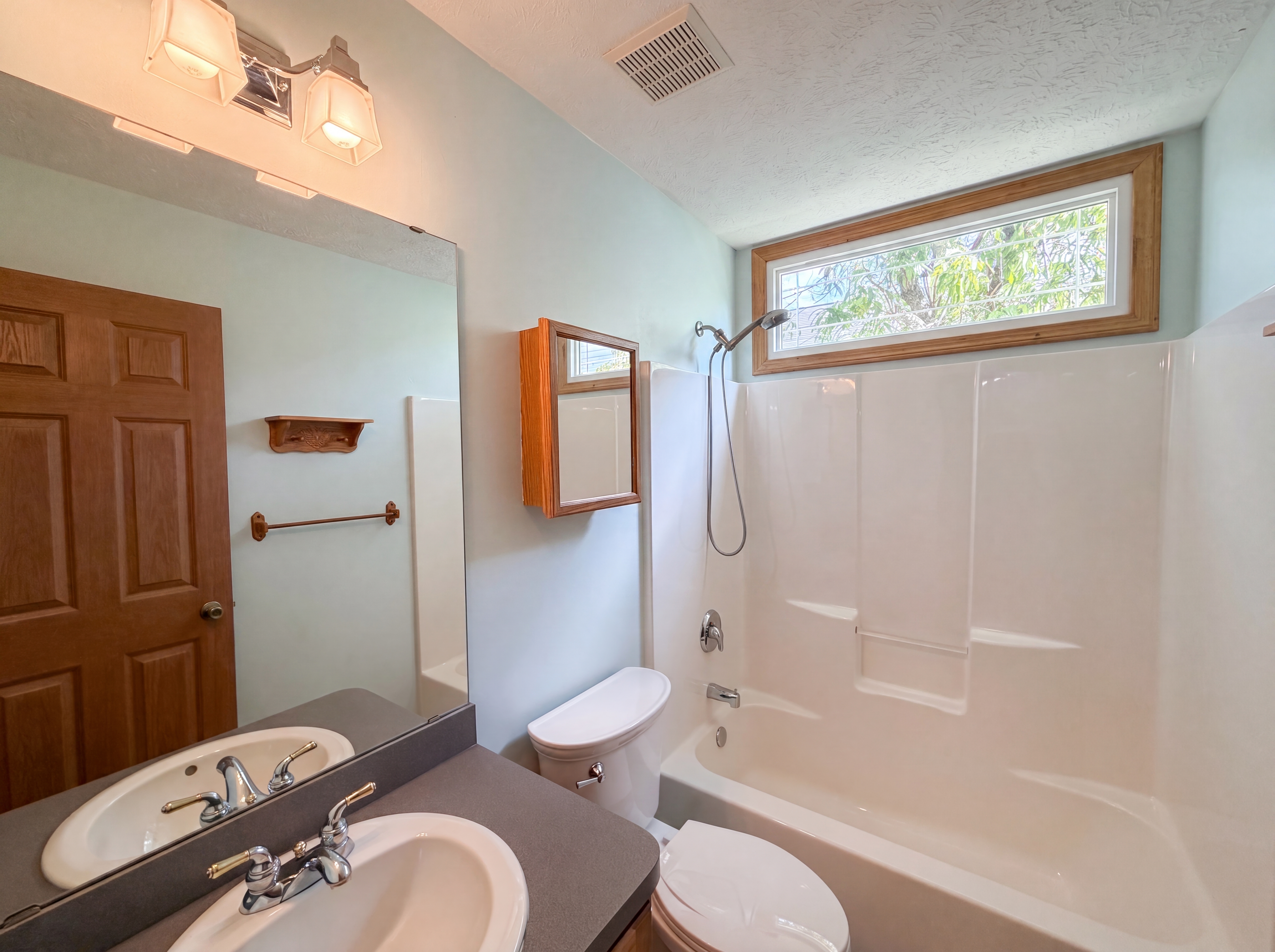 Photo 10 of 24 of 6016 W Breezeway Dr, North Ridgeville, OH