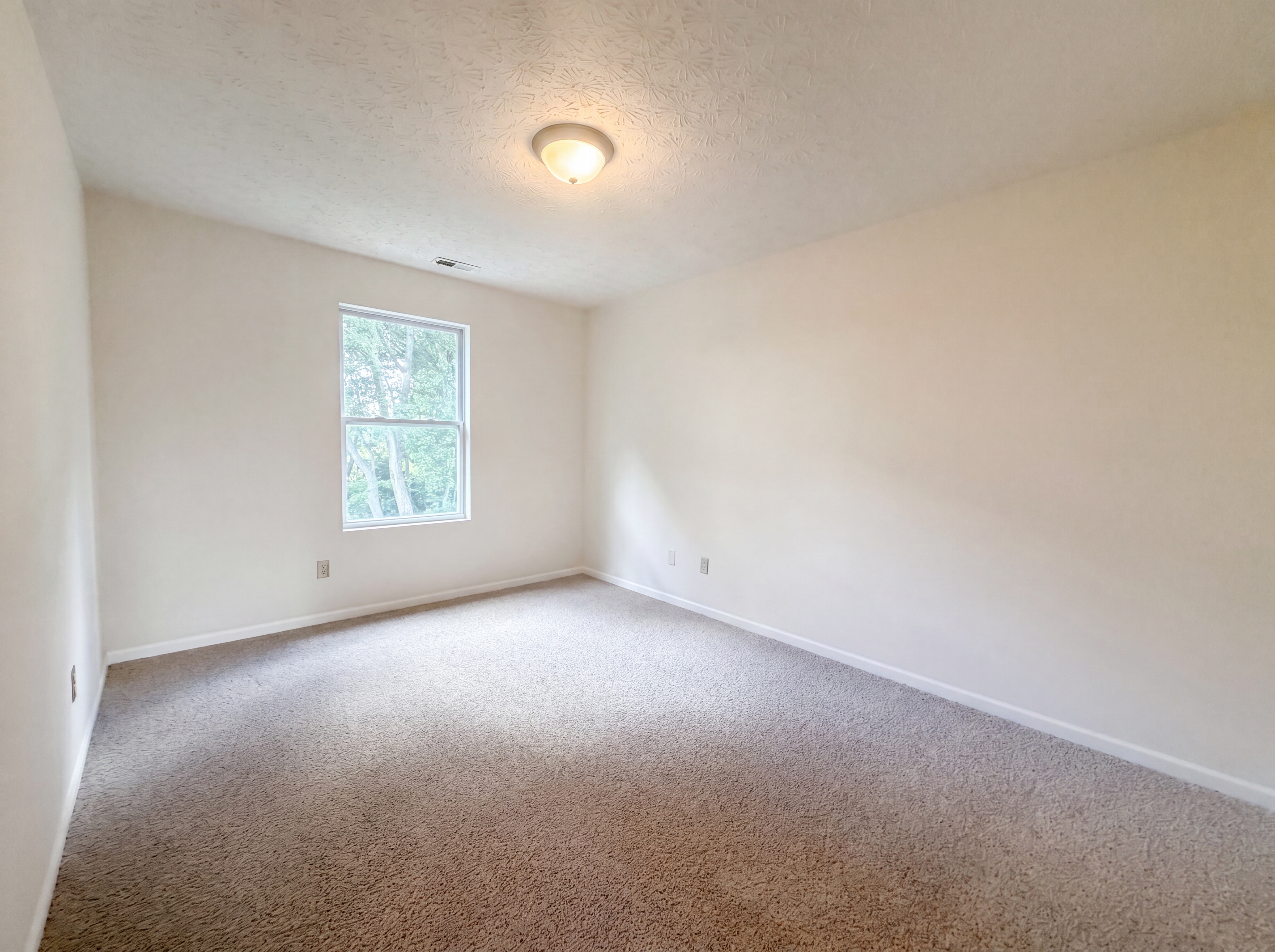 Photo 14 of 29 of 4625 Kenross Dr, Columbus, OH