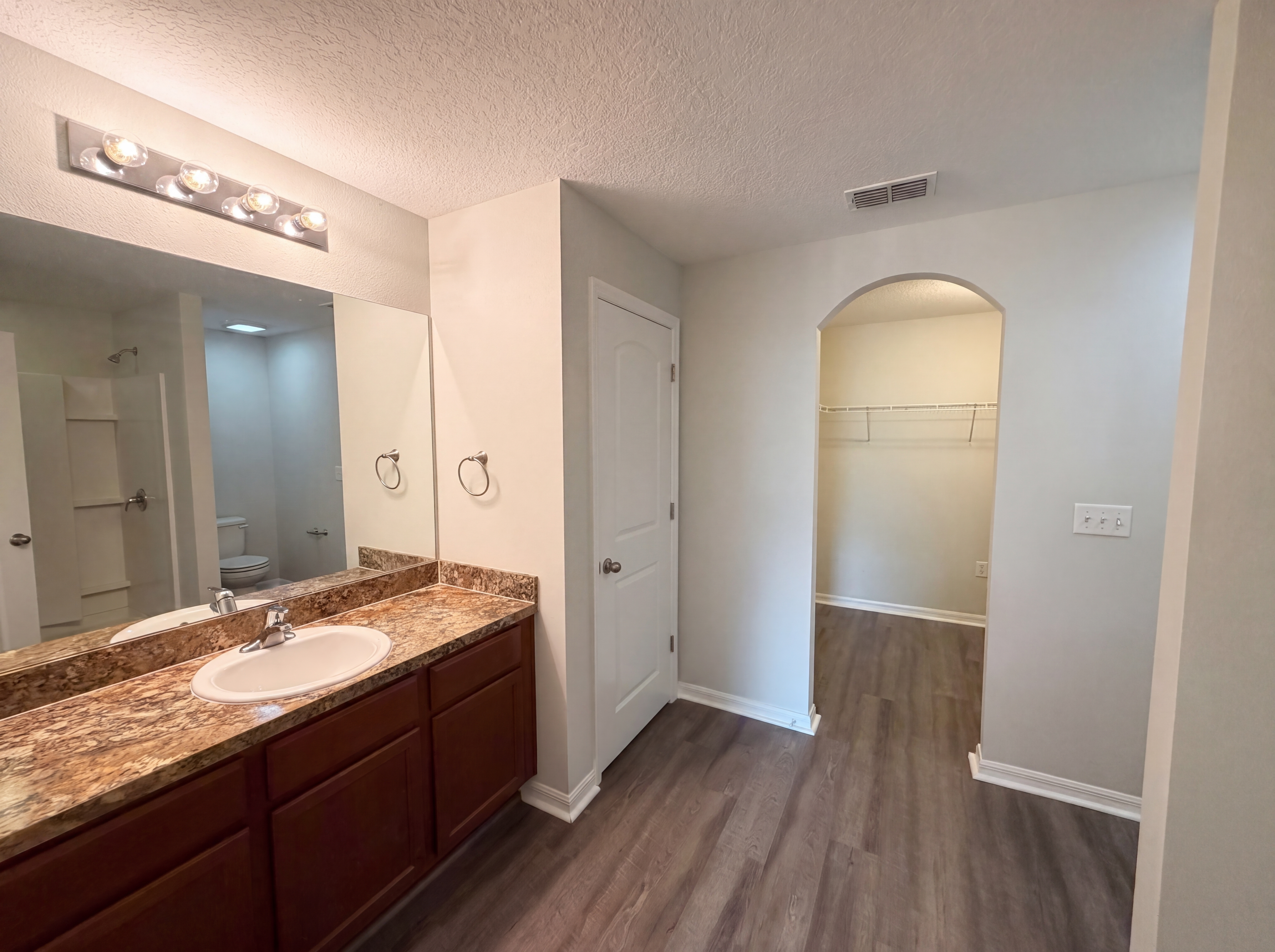 Photo 17 of 21 of 2440 Bracknell Forest Trl, Tavares, FL