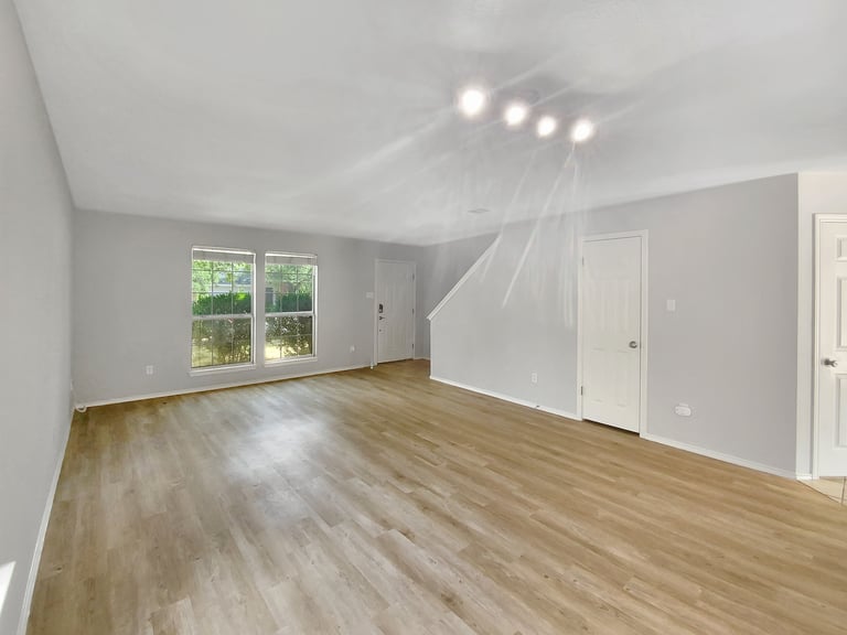 Photo 11 of 28 - 4803 Alta Loma Dr, Austin, TX 78749