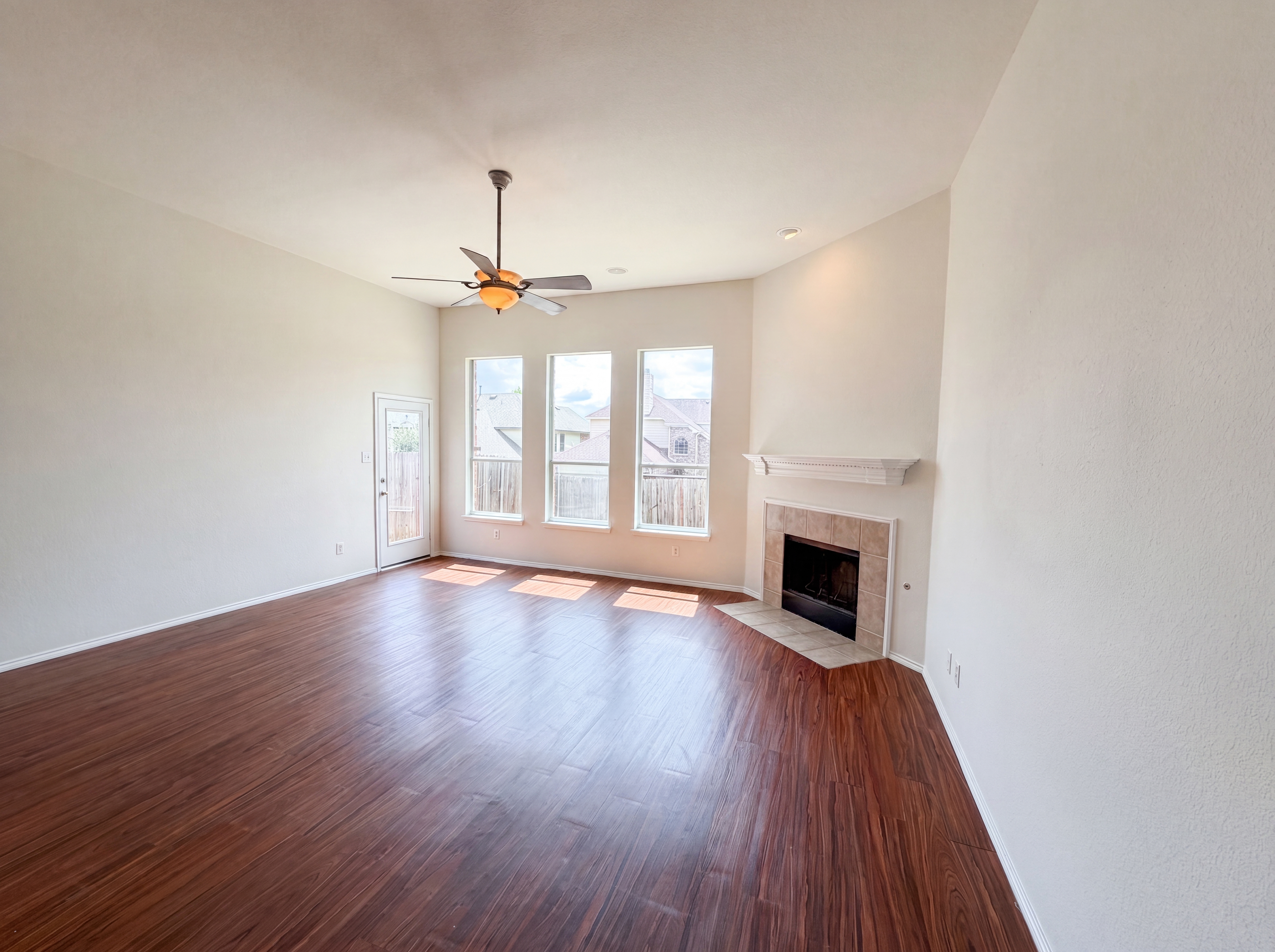 Photo 9 of 22 of 1202 McCormick St, Garland, TX
