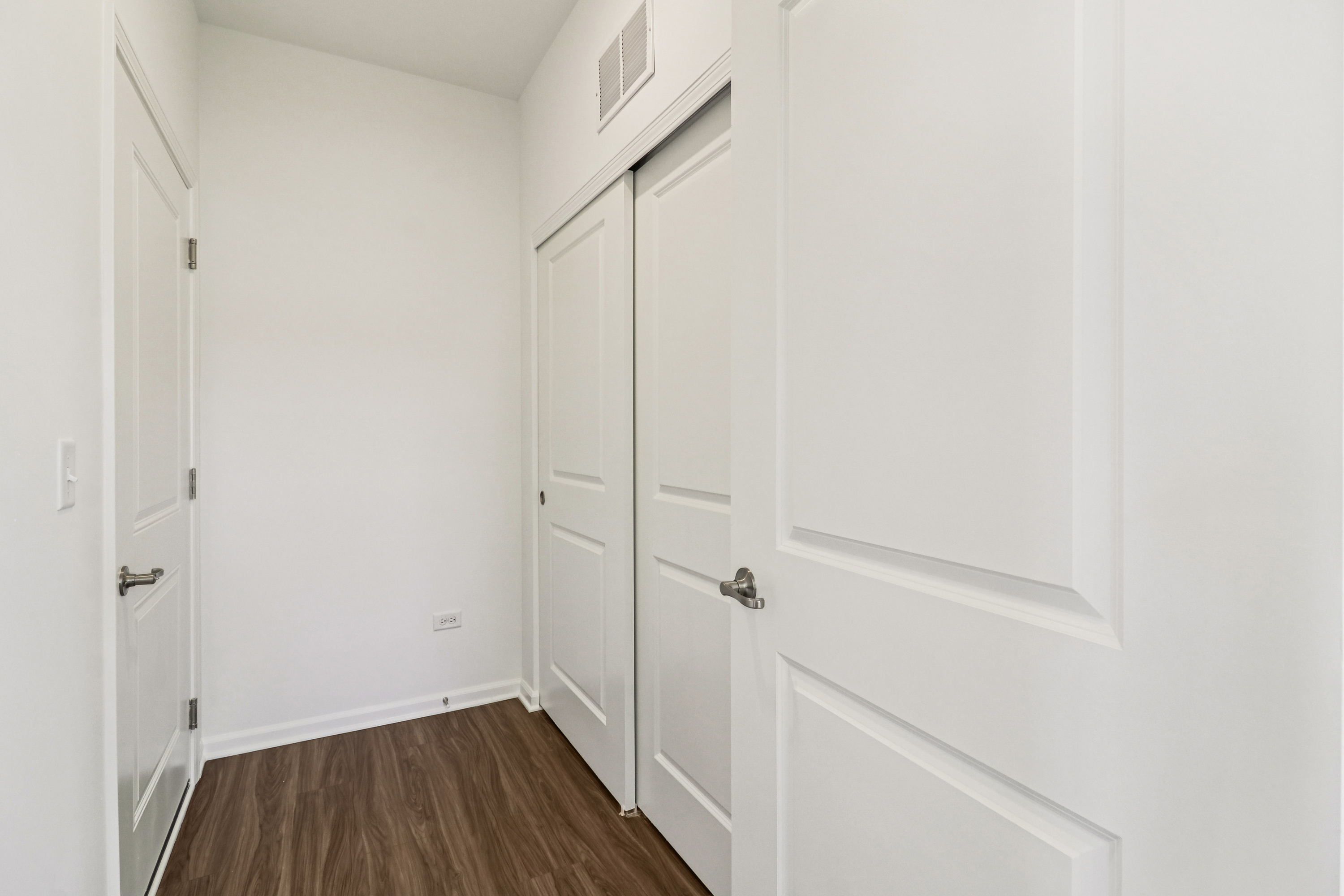 Photo 28 of 31 of 12256 Barcroft Cir, Huntley, IL
