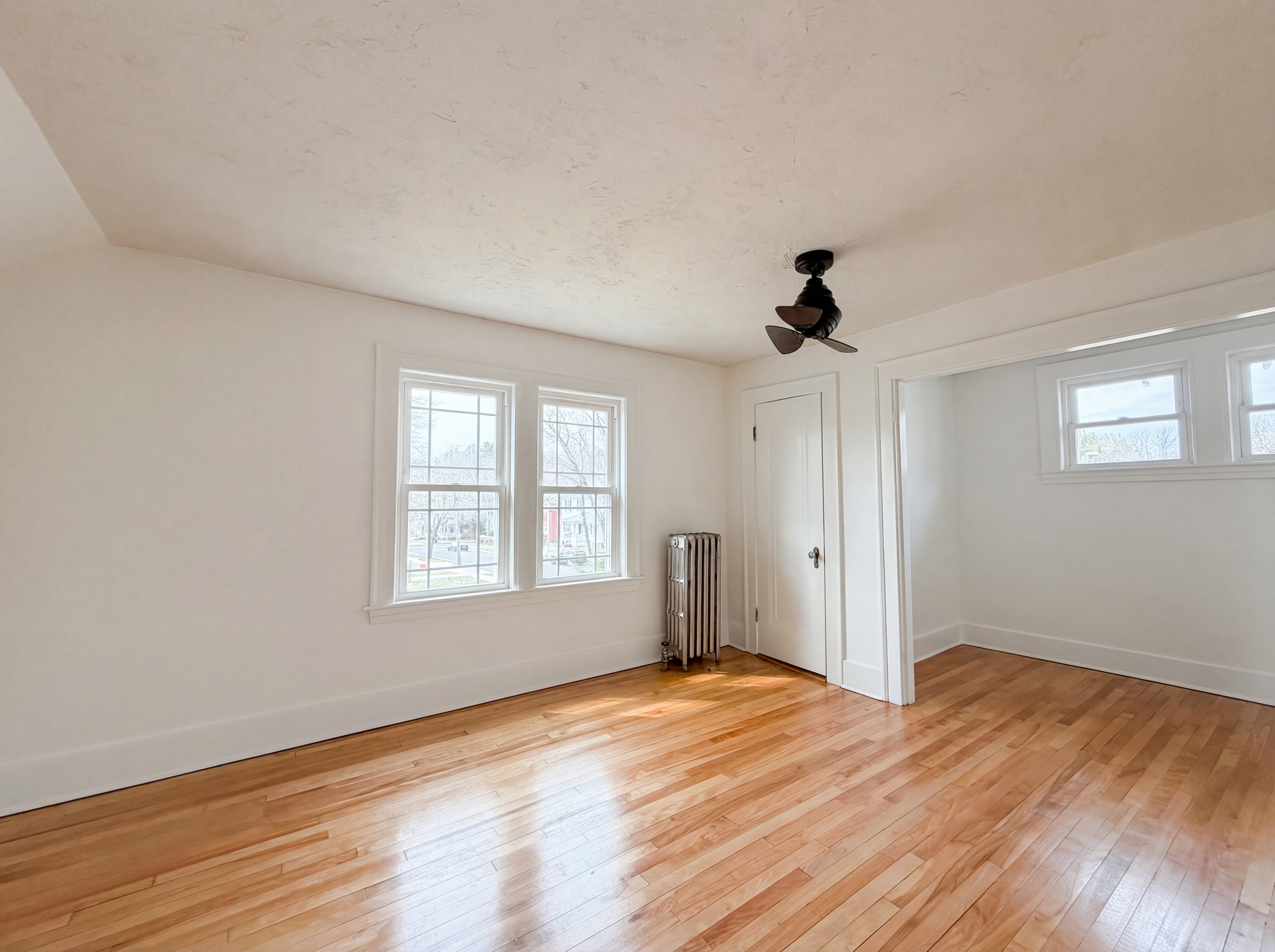 Photo 8 of 21 of 10 Perrot St, Worcester, MA