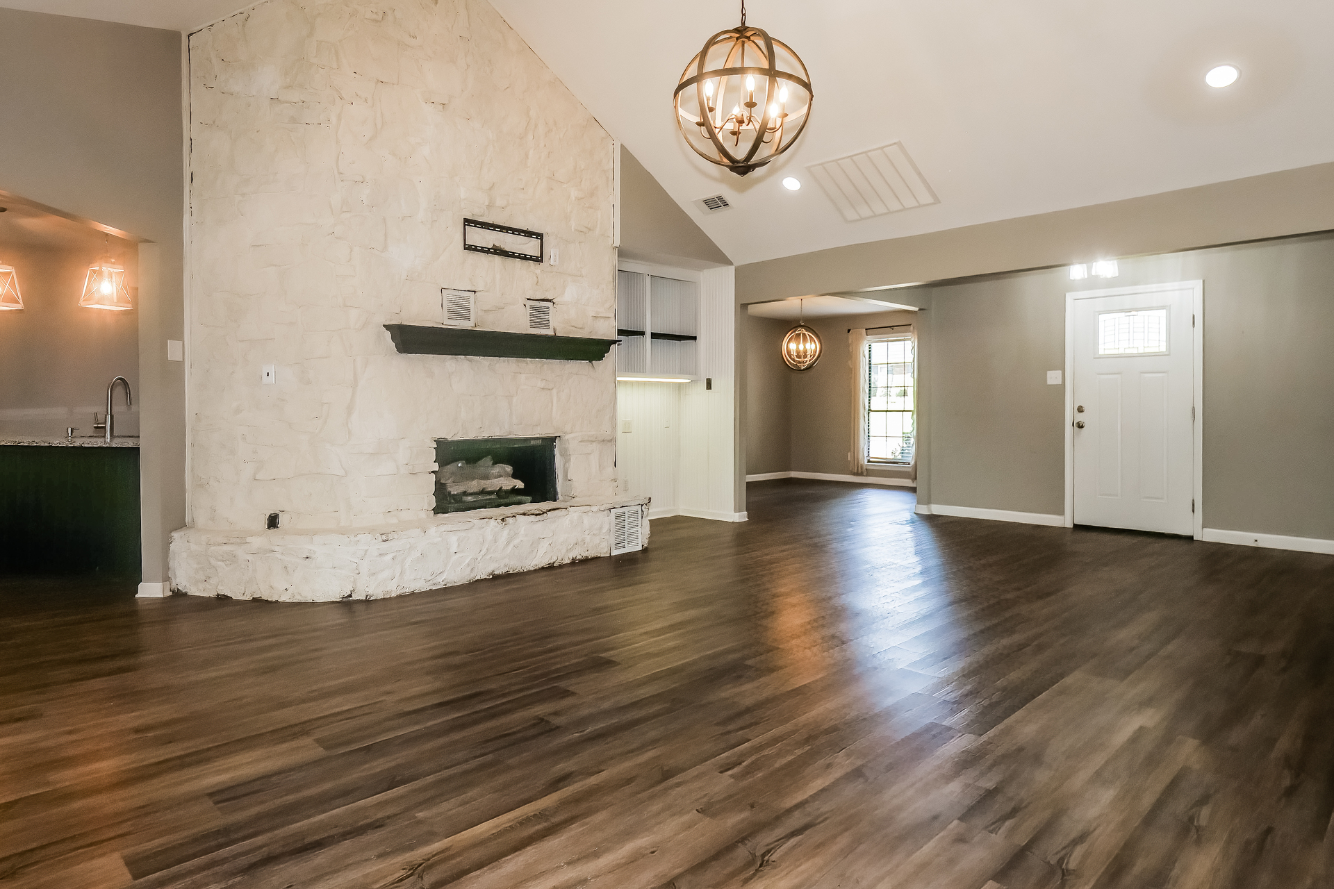 Photo 8 of 41 of 3530 Josee Ln, Bartlett, TN