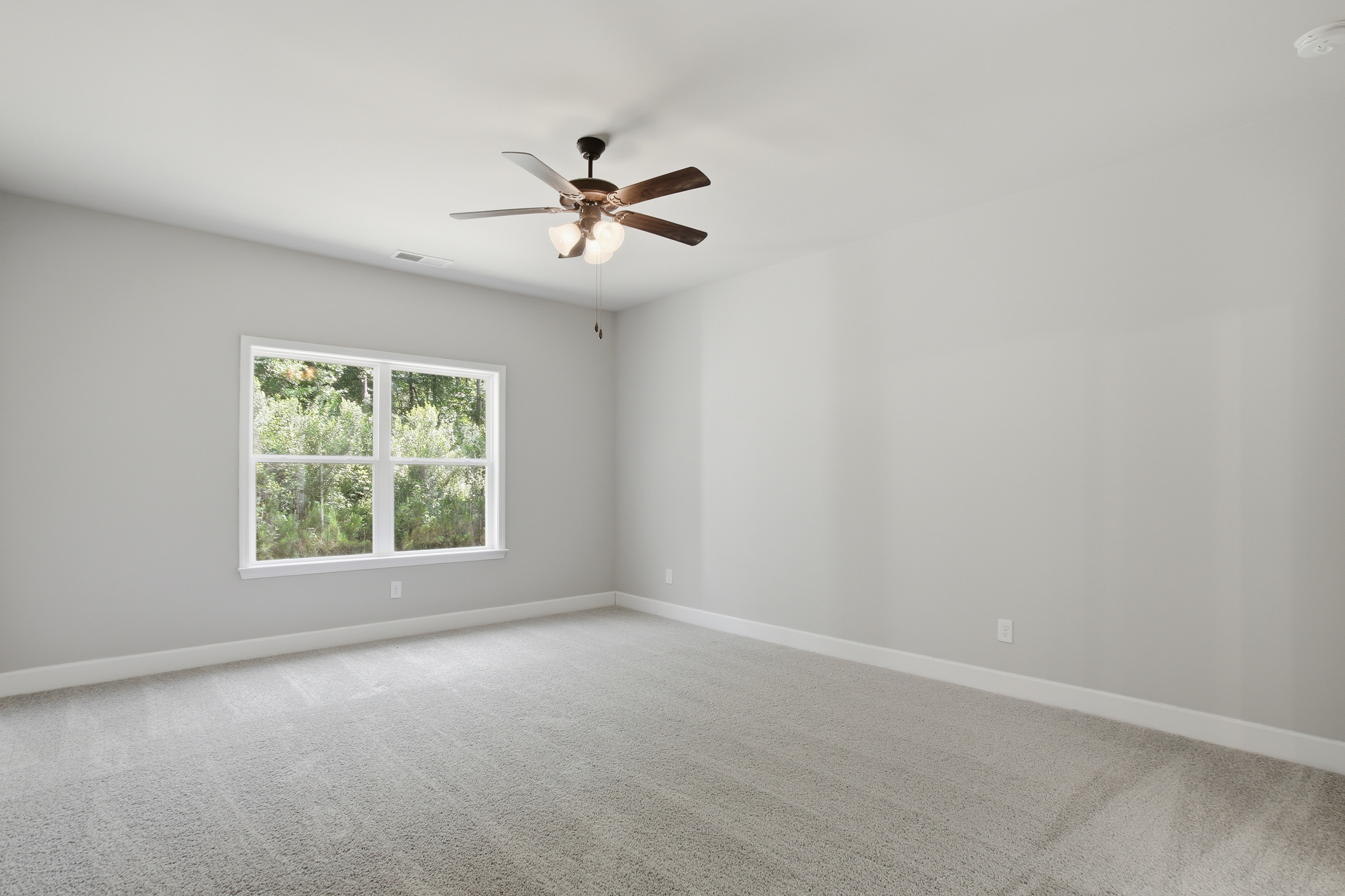 Photo 4 of 41 of 45 Hawthorn Ln, Covington, GA