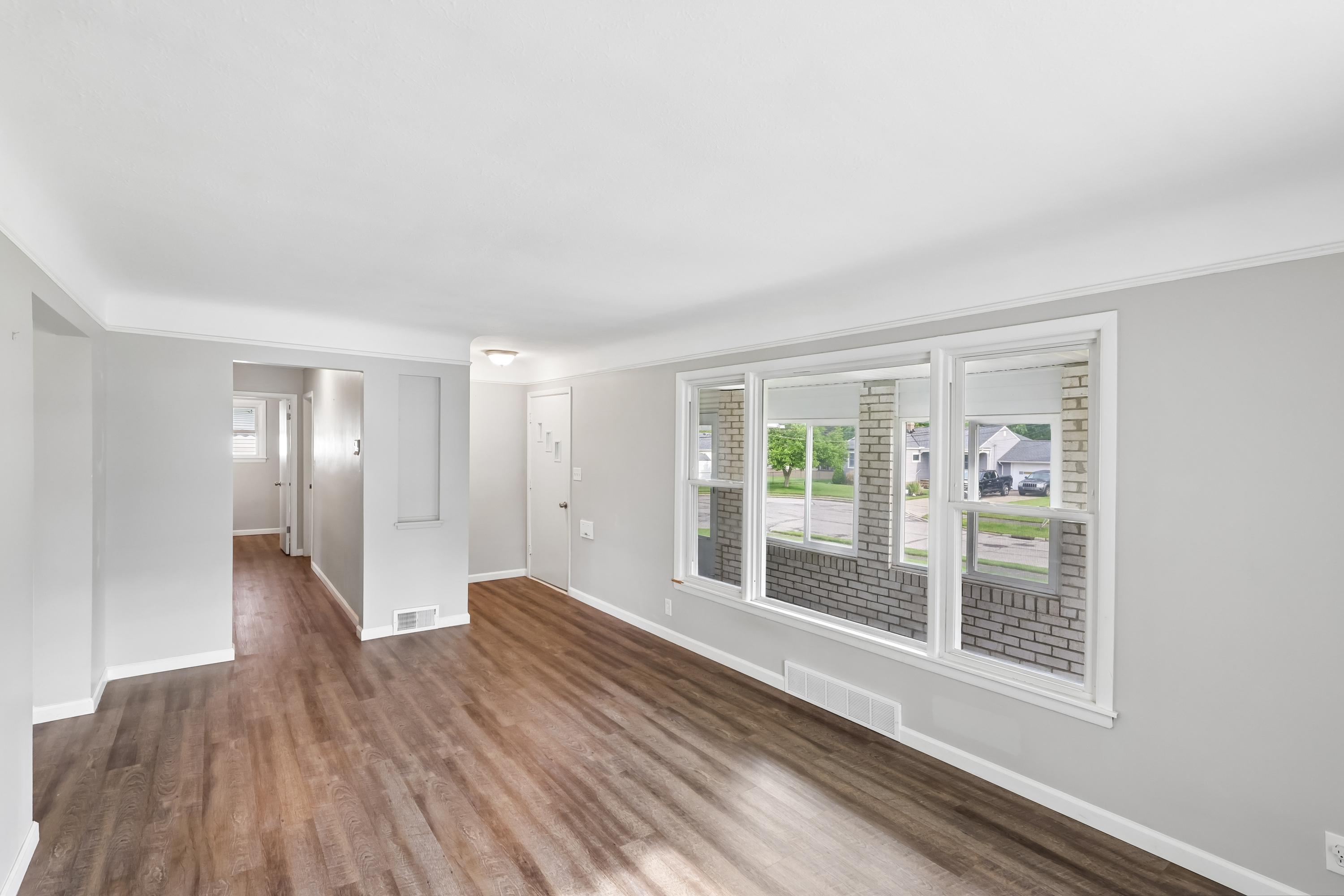 Photo 10 of 28 of 11605 Harold Dr, Cleveland, OH