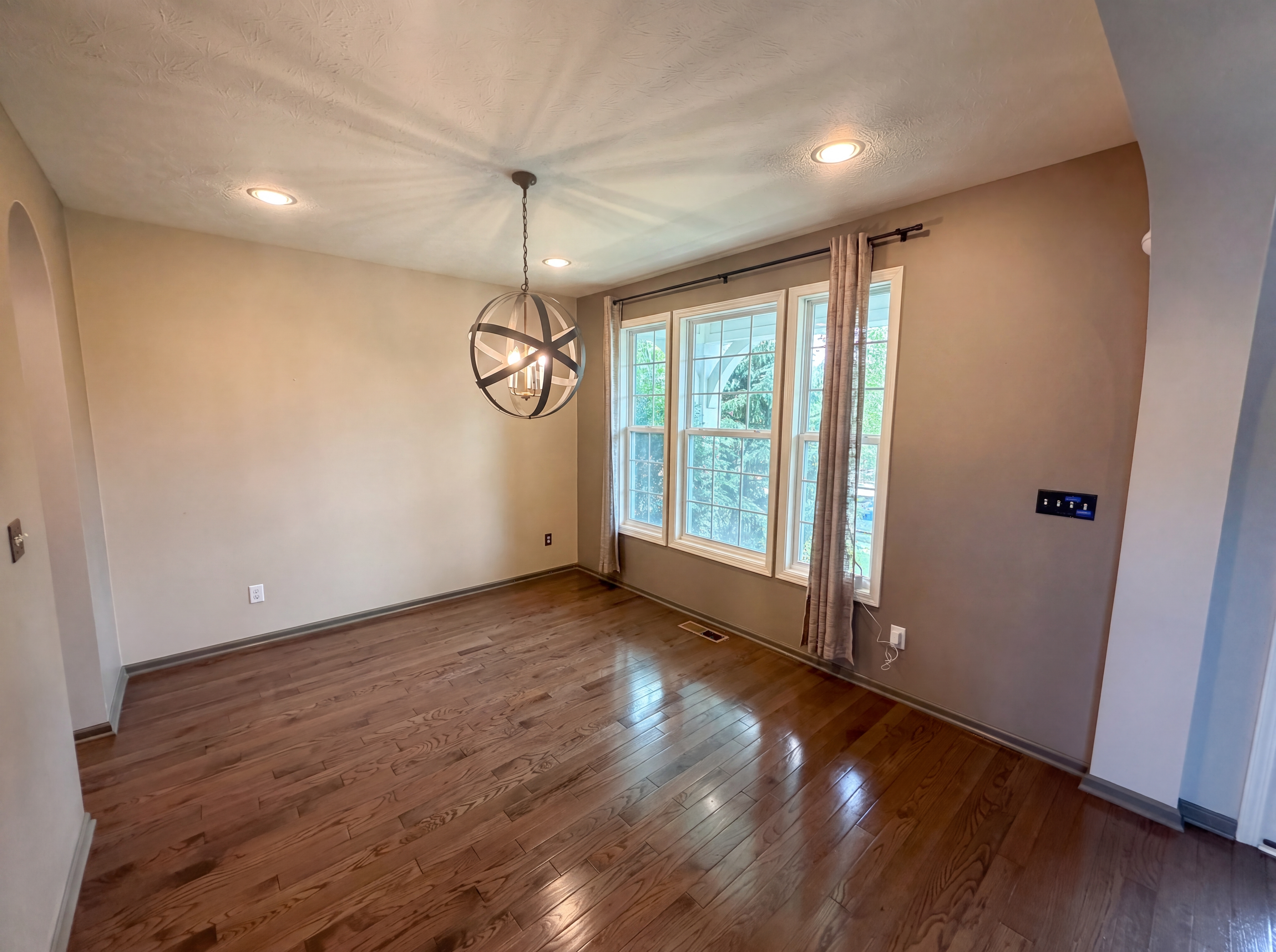 Photo 8 of 39 of 15087 Carrick Rd, Noblesville, IN