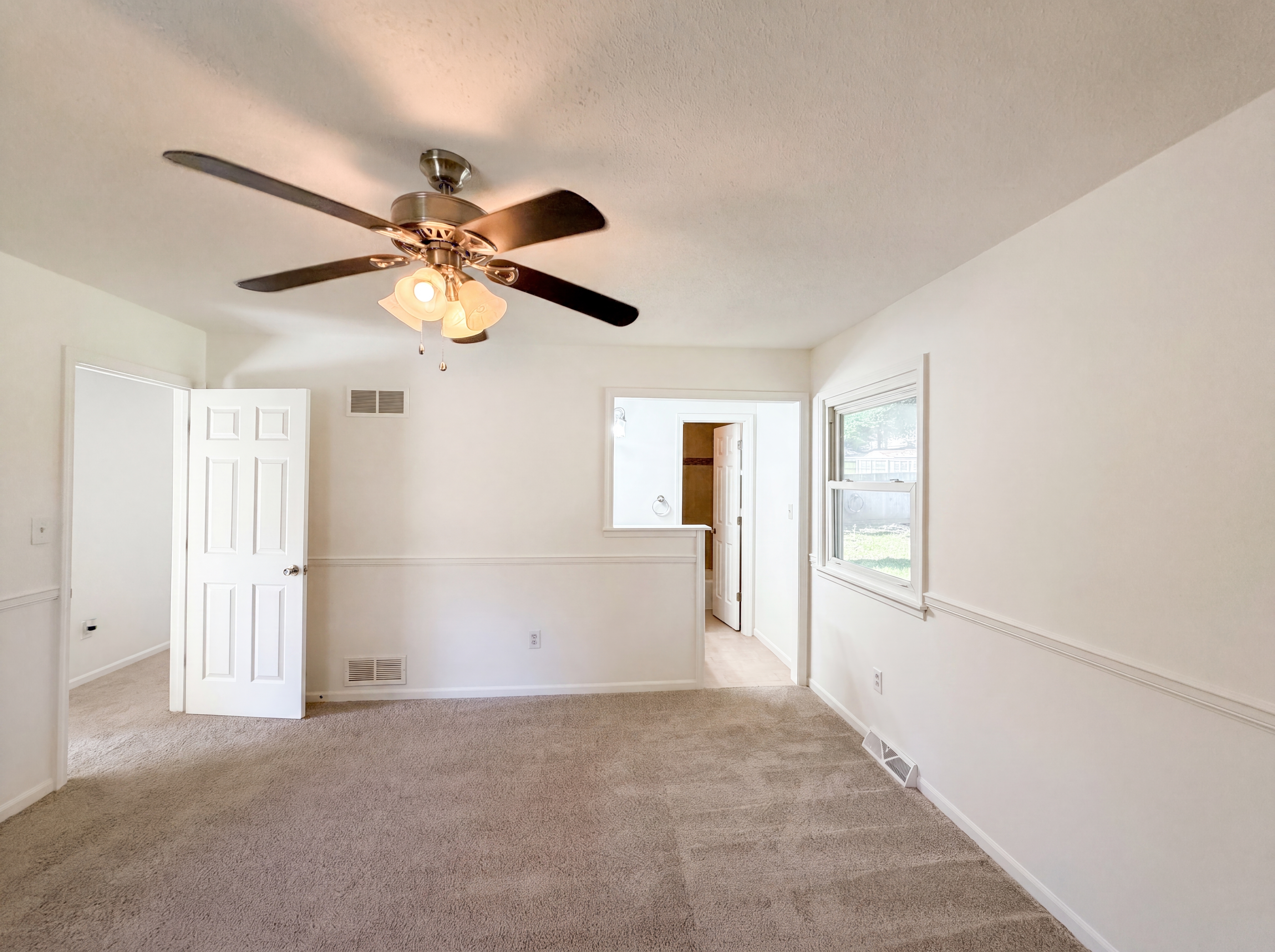 Photo 4 of 22 of 205 NE 1st Street Ter, Blue Springs, MO