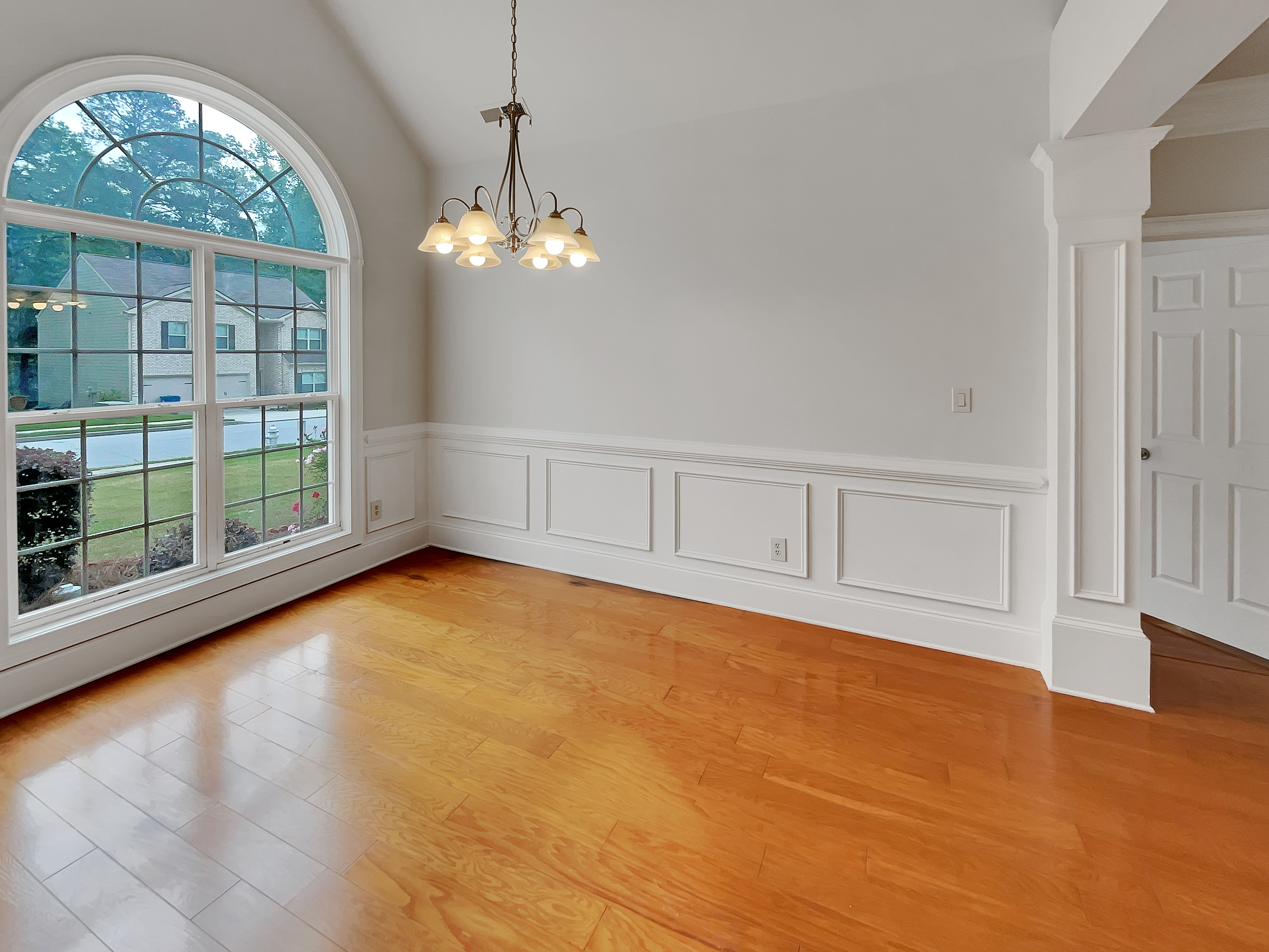 Photo 12 of 34 of 6405 Beaver Creek Trl, Atlanta, GA