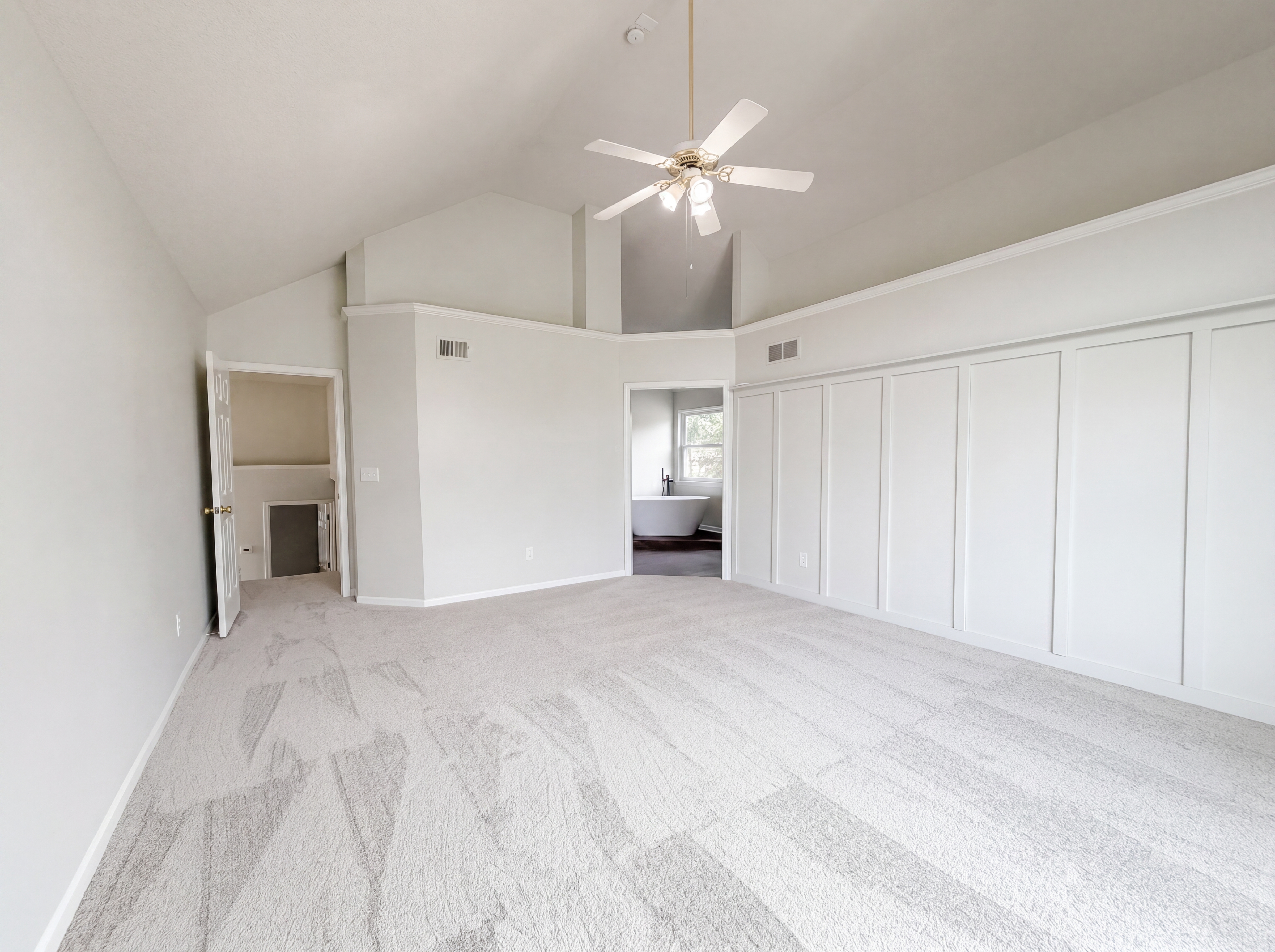 Photo 8 of 26 of 4304 S Shrank Ct, Independence, MO