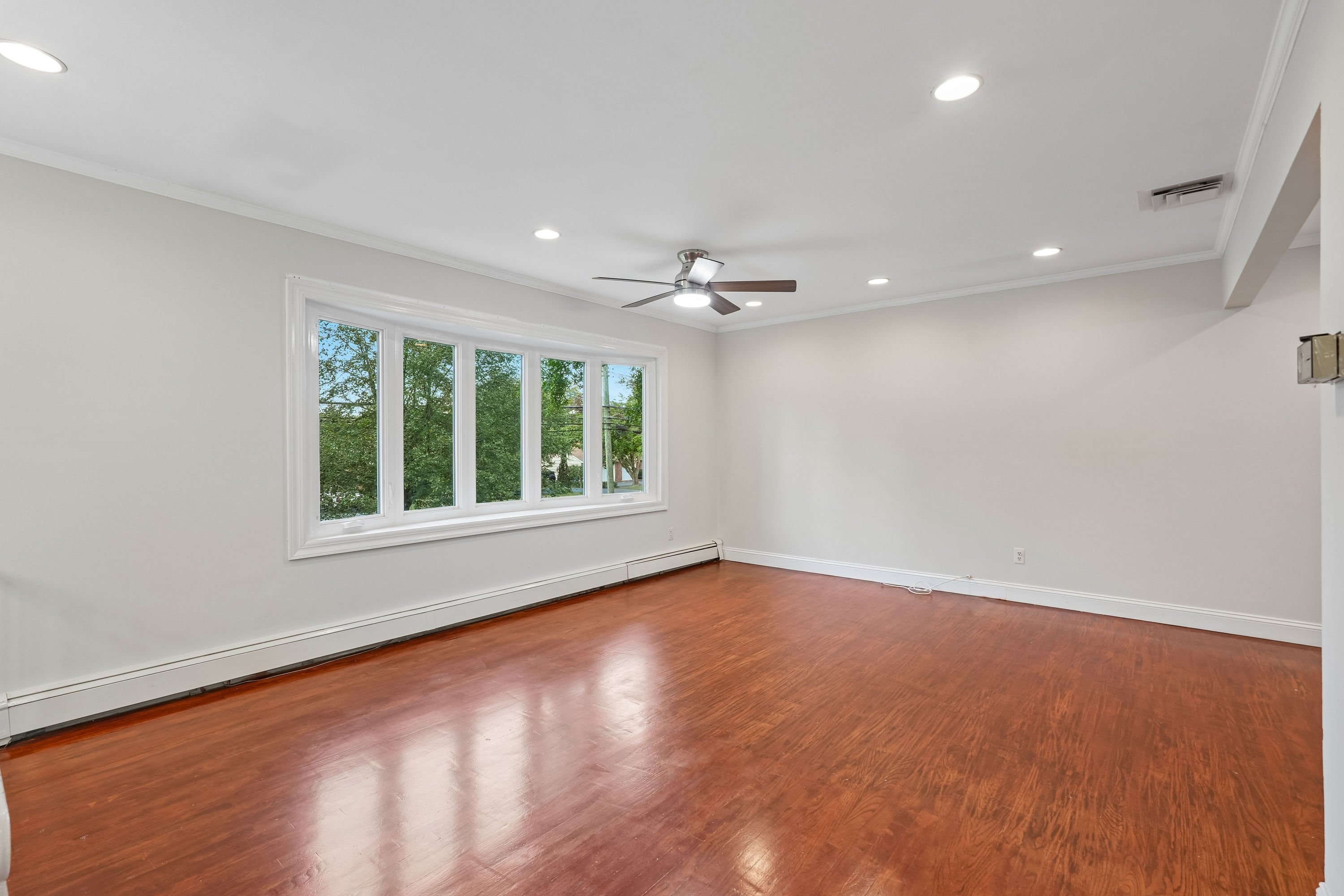 Photo 3 of 36 of 274 Oradell Ave, Paramus, NJ