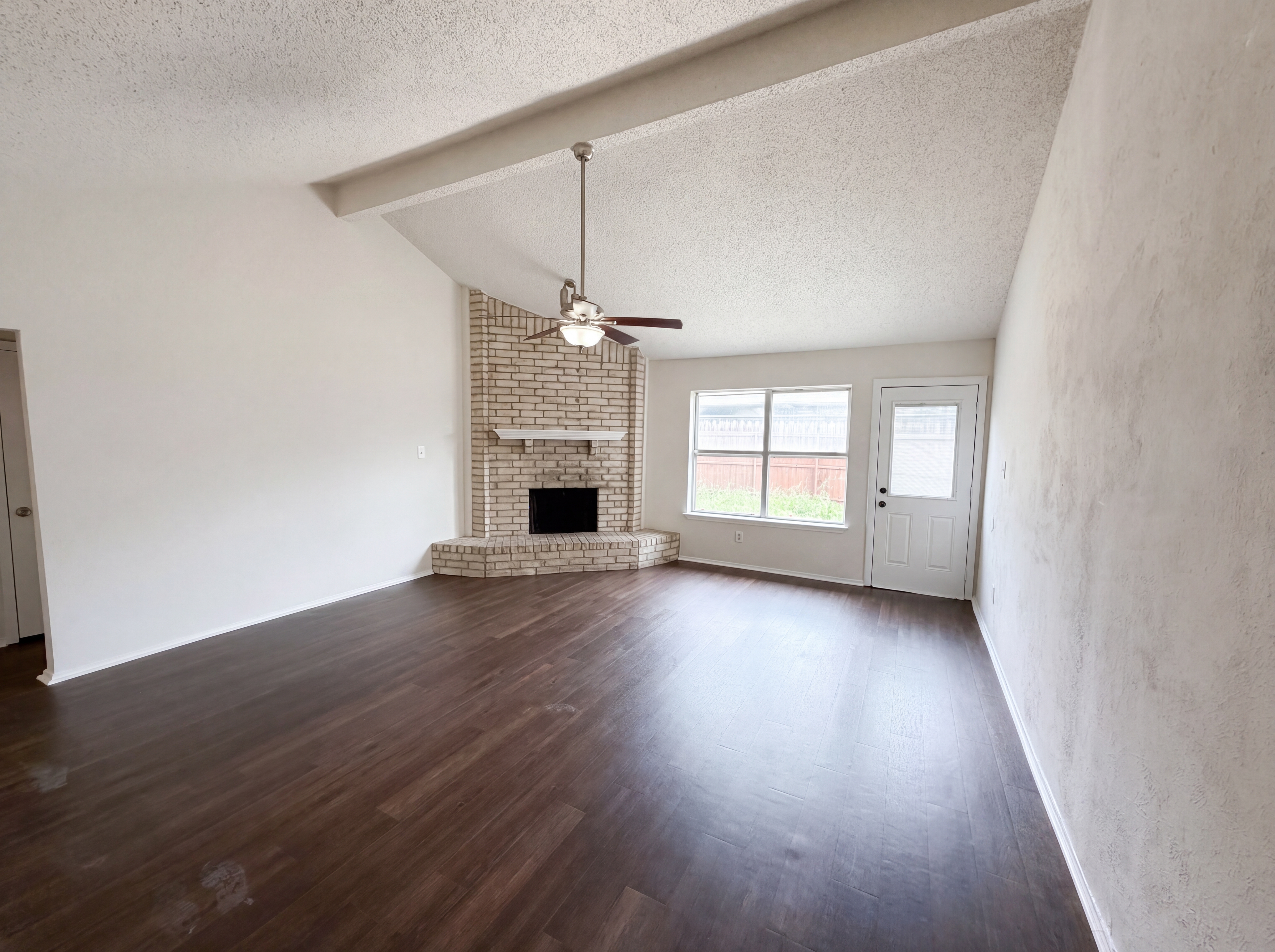 Photo 3 of 17 of 5410 Vagas Dr, Rowlett, TX
