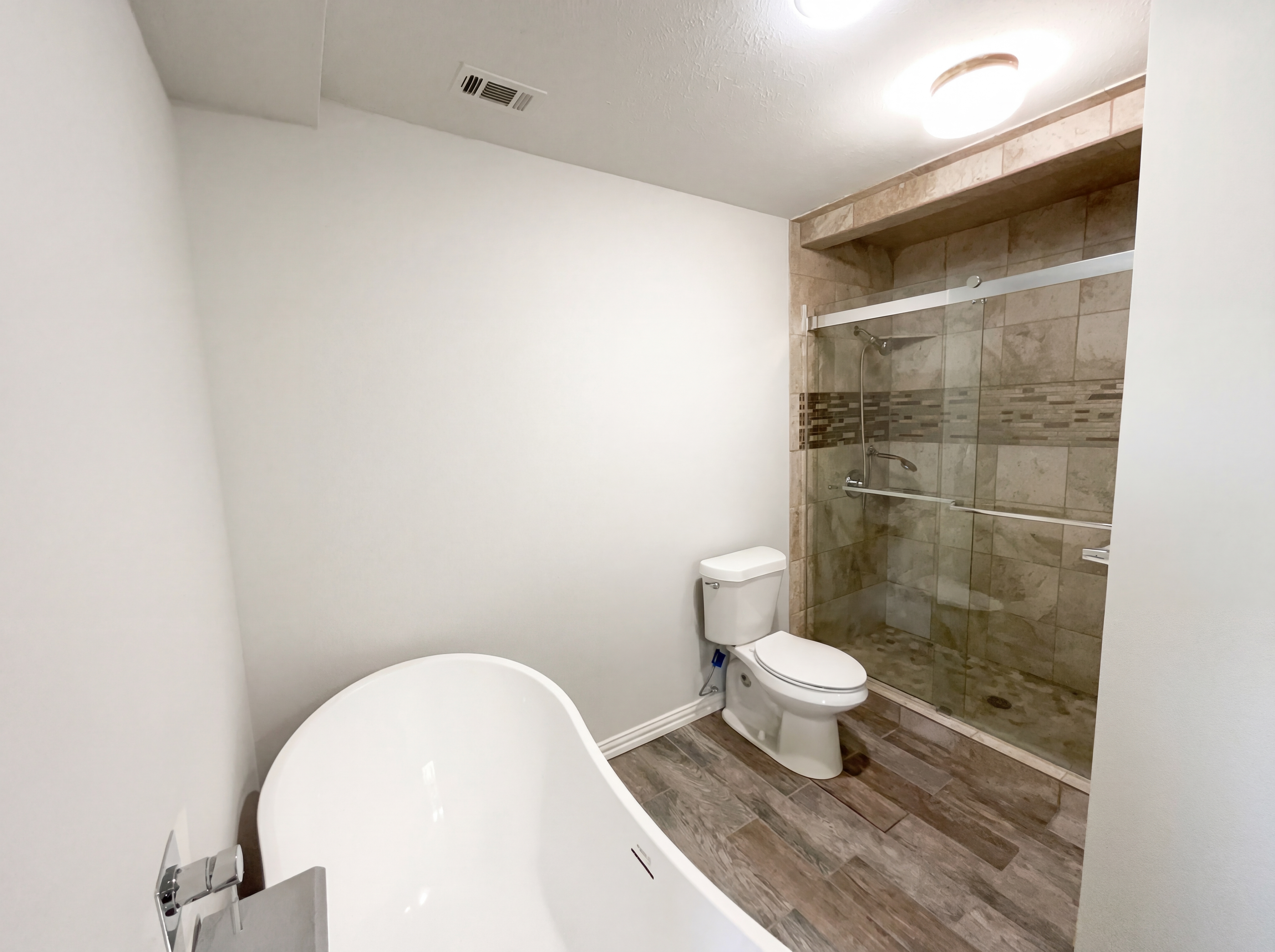 Photo 12 of 19 of 2800 N Surrey Dr, Carrollton, TX