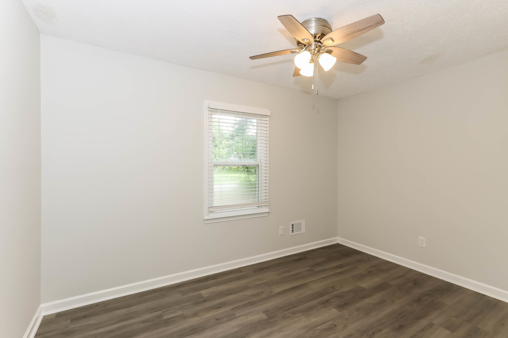 Photo 4 of 21 of 681 Henry St, Aiken, SC