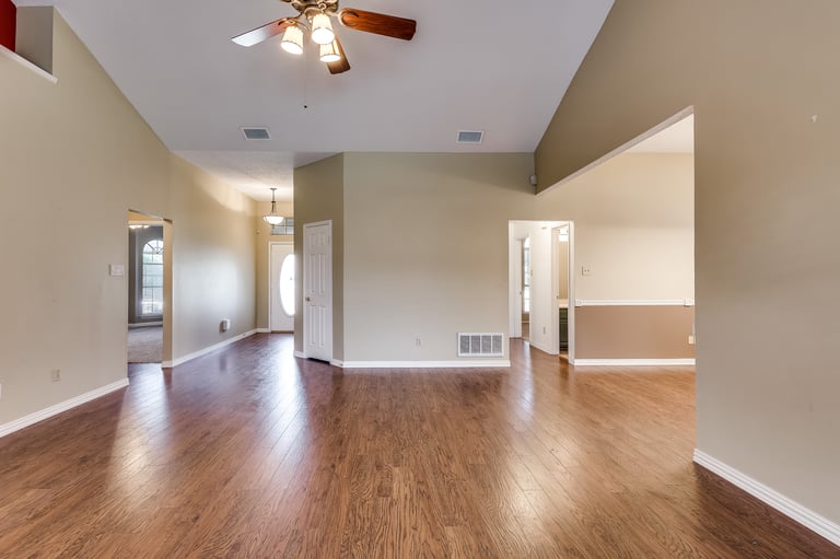 Photo 9 of 20 - 6614 Falcon St, Rowlett, TX 75089