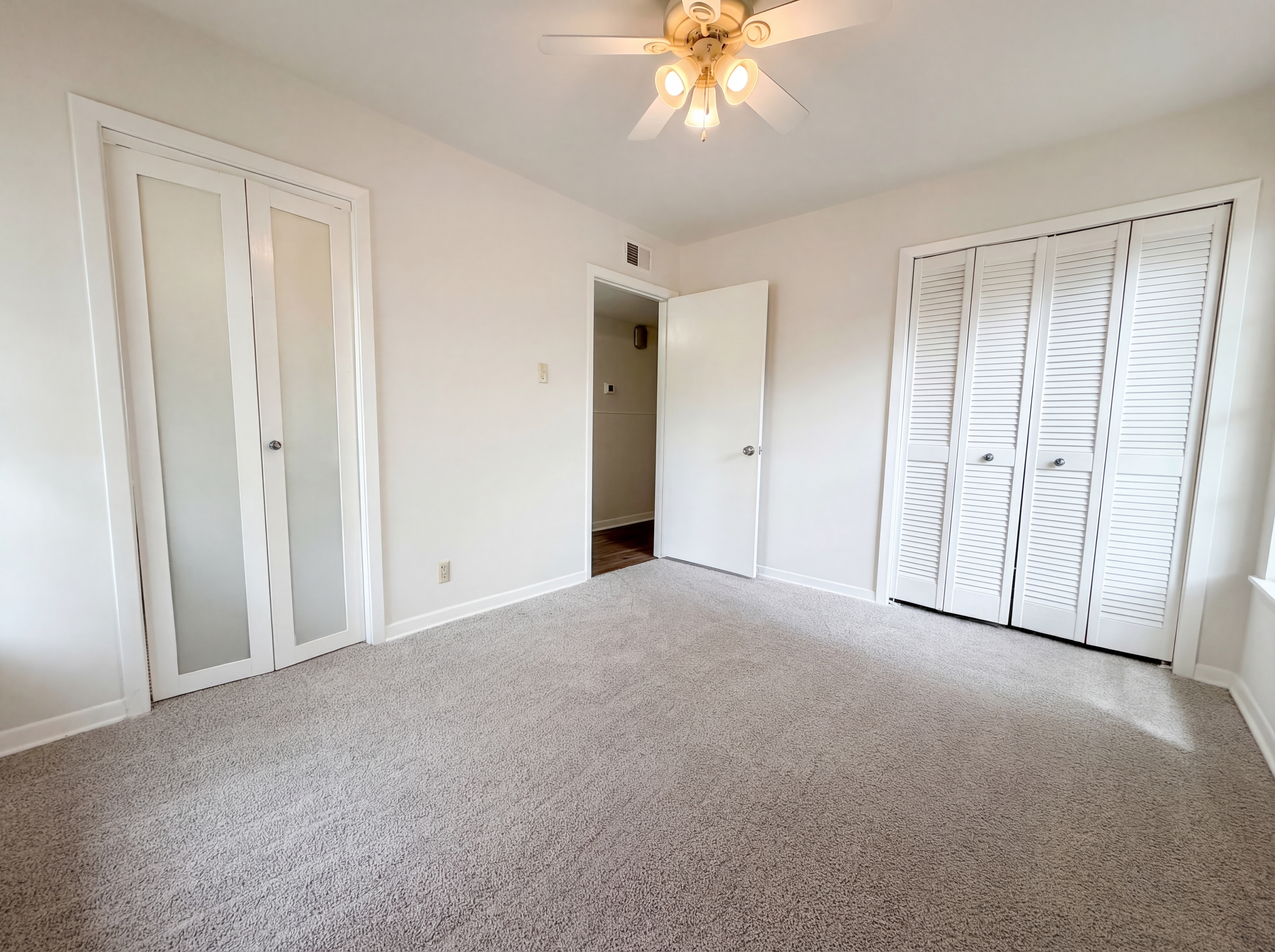 Photo 4 of 16 of 125 Scott Ave, Universal City, TX