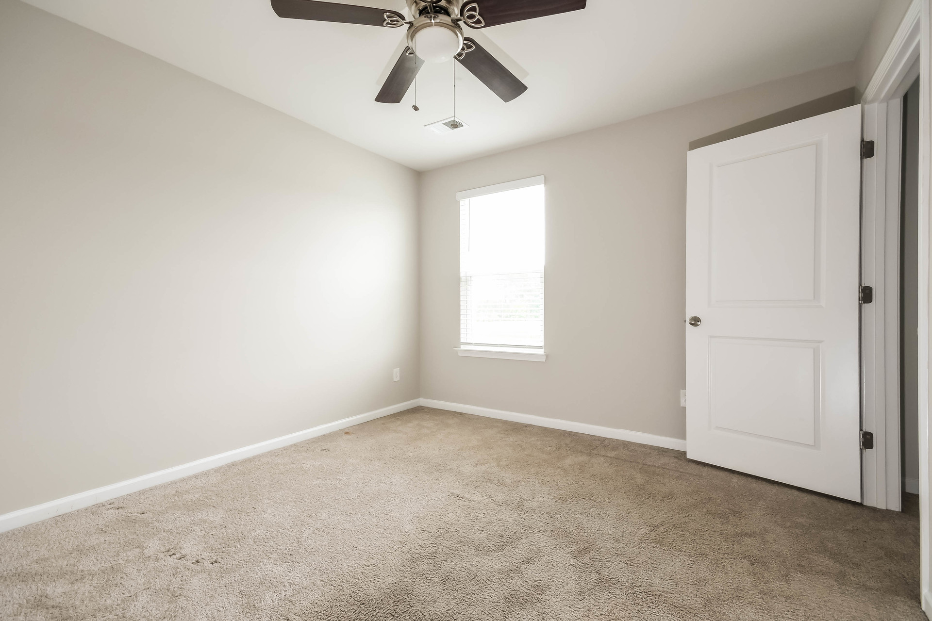 Photo 11 of 18 of 402 Bering Ln, Summerville, SC
