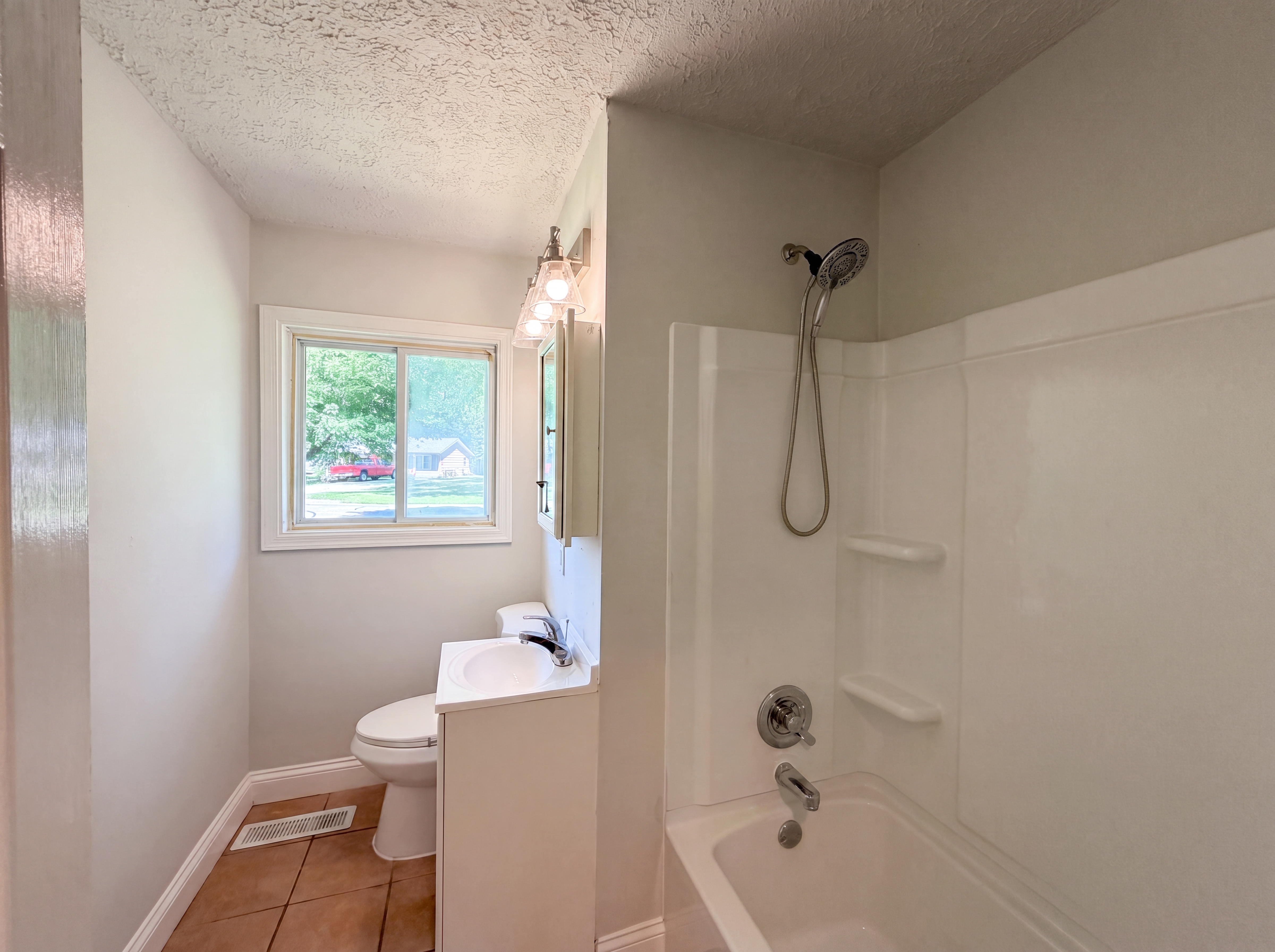 Photo 11 of 15 of 217 Crestwood Dr, Whiteland, IN