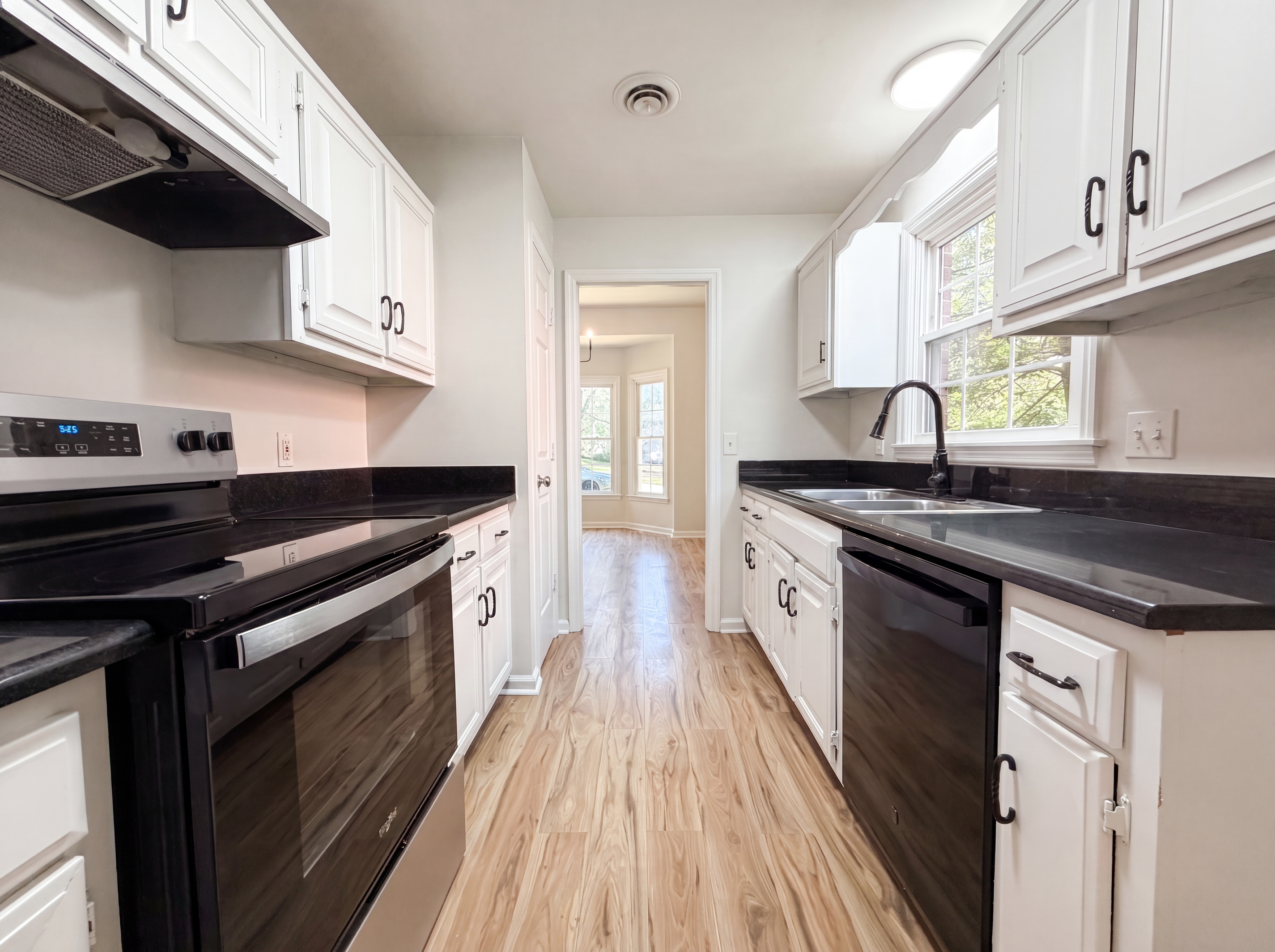 Photo 2 of 18 of 1109 Mary Evelyn Ct, Nashville, TN