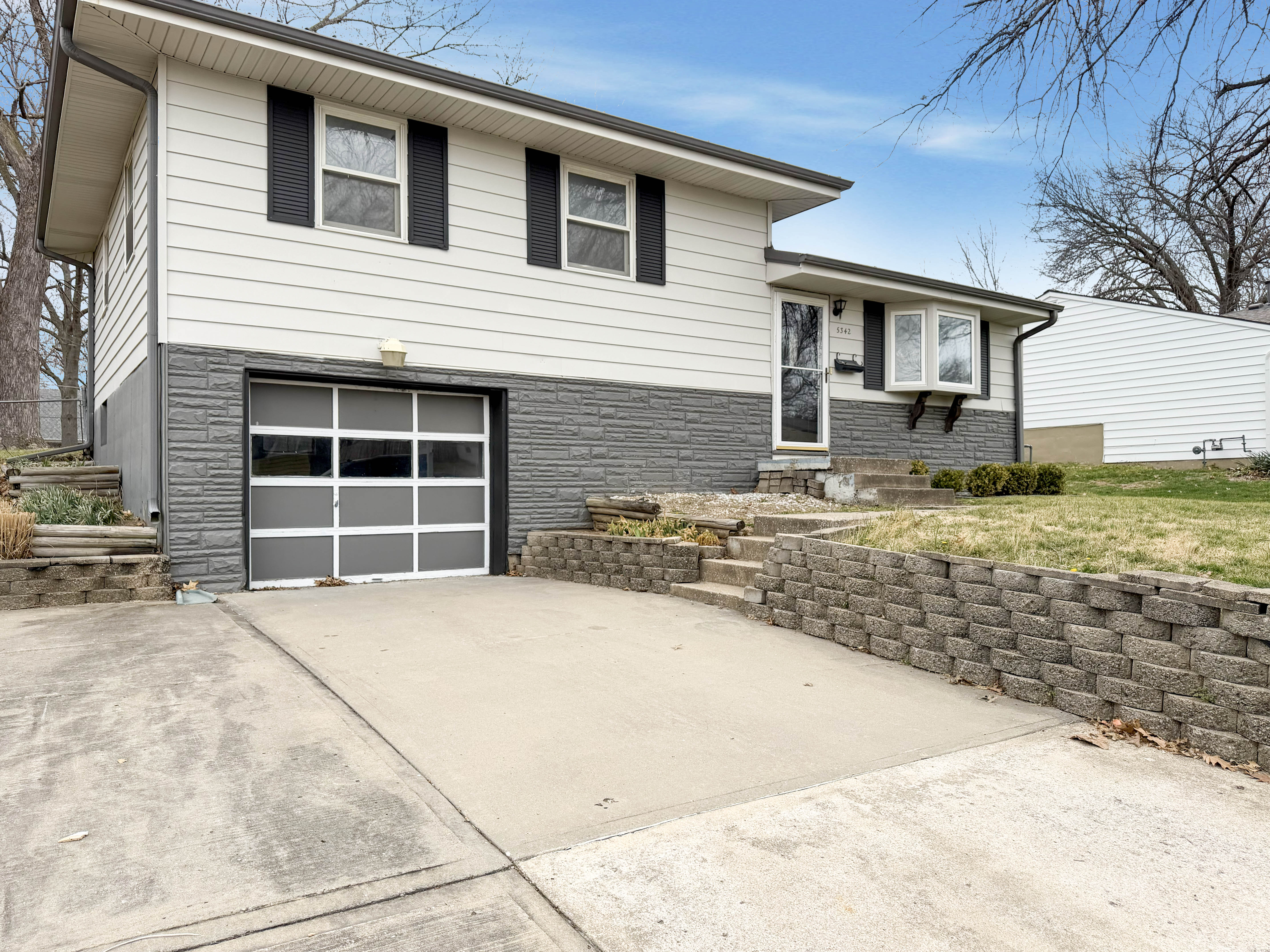 Photo 8 of 16 of 5342 N Palmer Ave, Kansas City, MO