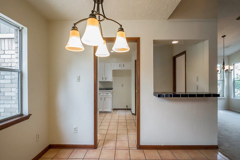 Photo 11 of 35 - 15014 Penn Hills Ln, Houston, TX 77062