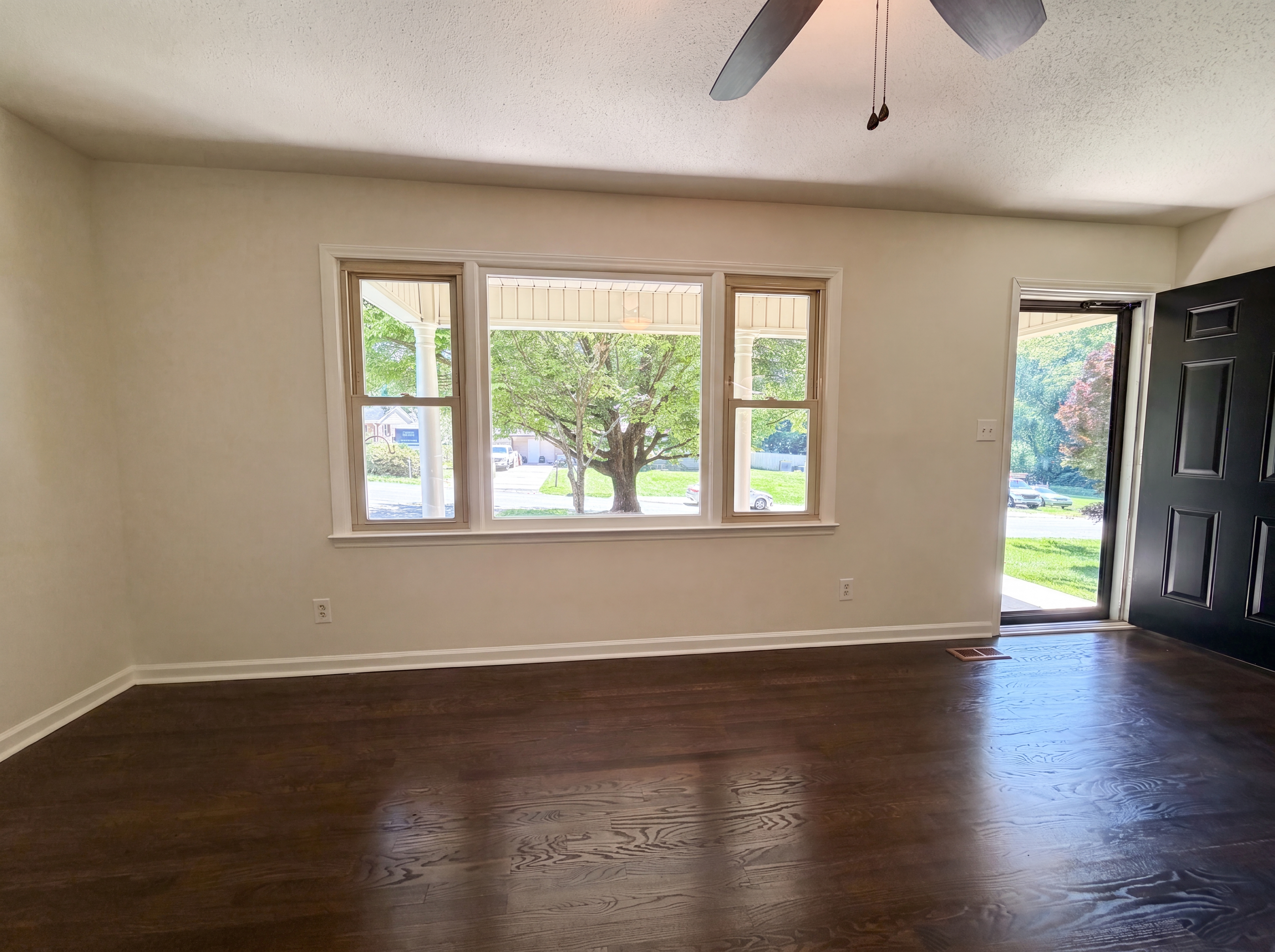 Photo 7 of 16 of 2418 Woodbridge Dr, Gastonia, NC