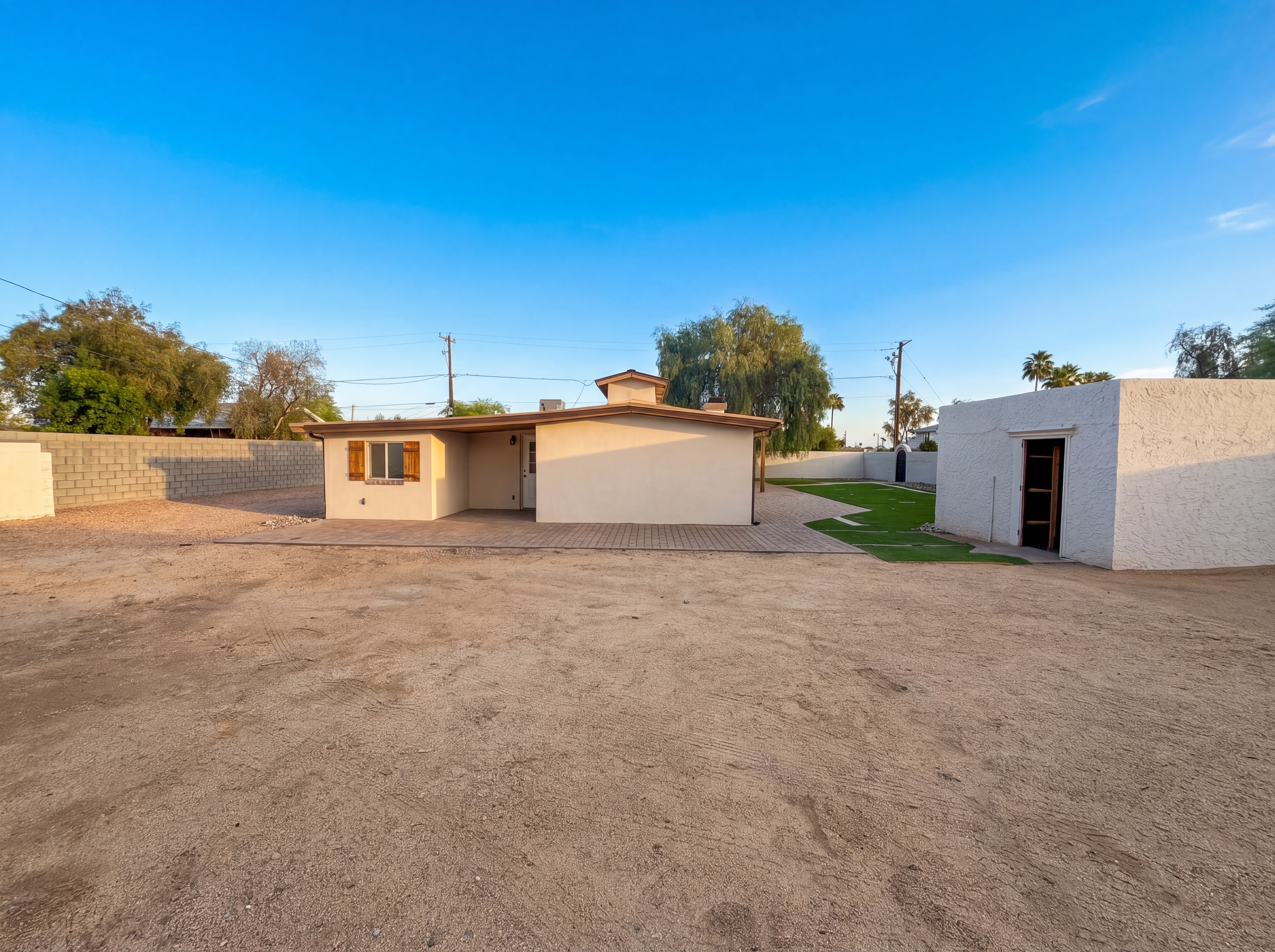 Photo 5 of 26 of 2722 E Nisbet Rd, Phoenix, AZ