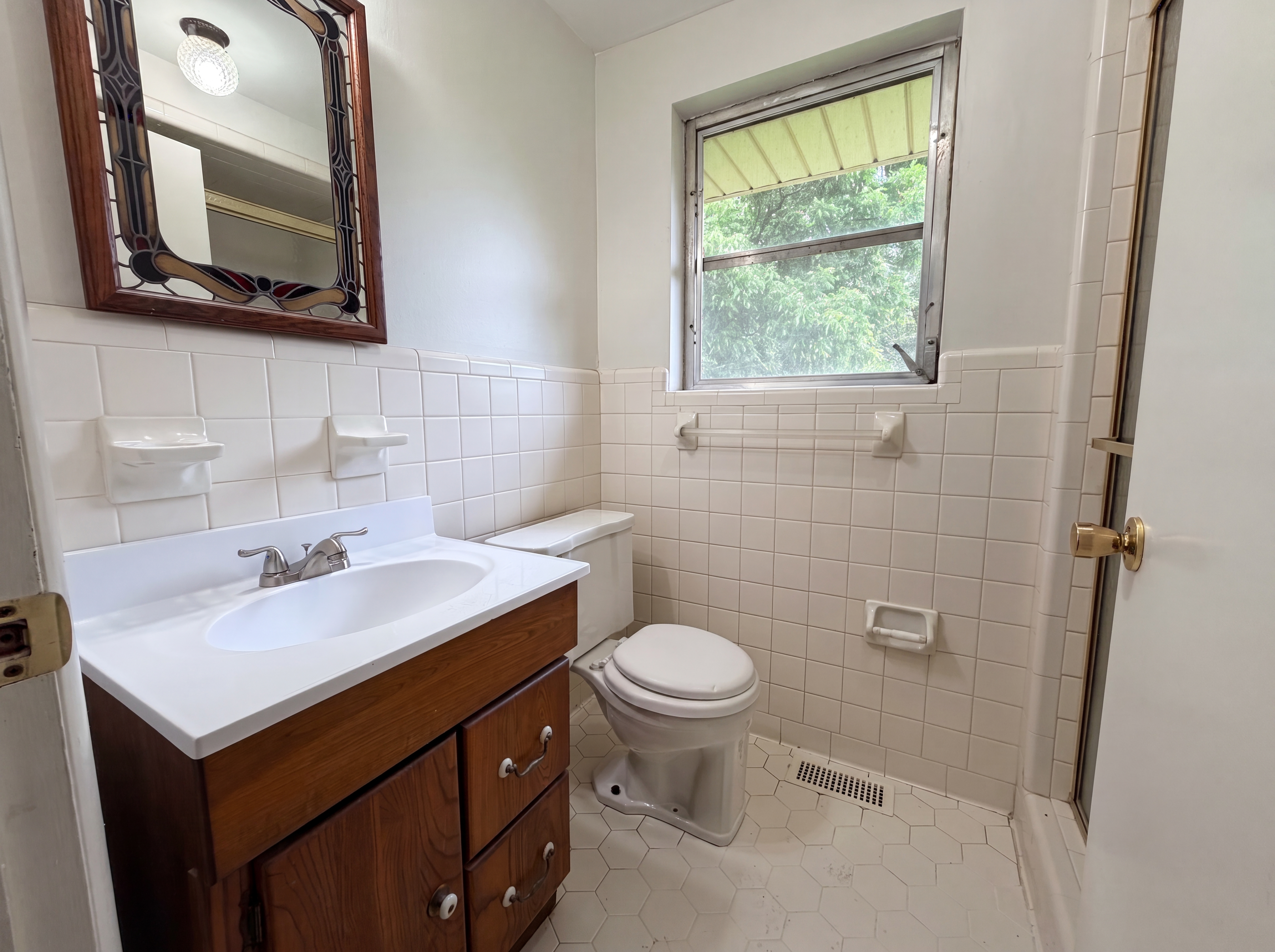 Photo 9 of 16 of 624 Belview St, Bessemer, AL