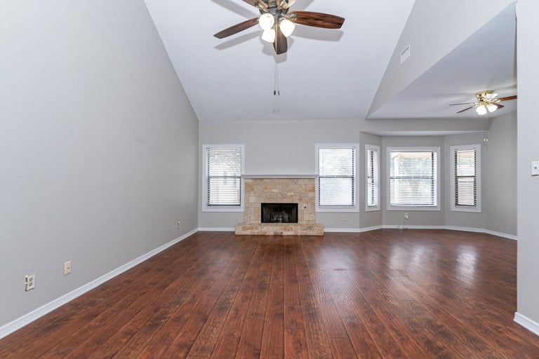 Photo 6 of 25 - 6110 Blueridge Ct, Arlington, TX 76016