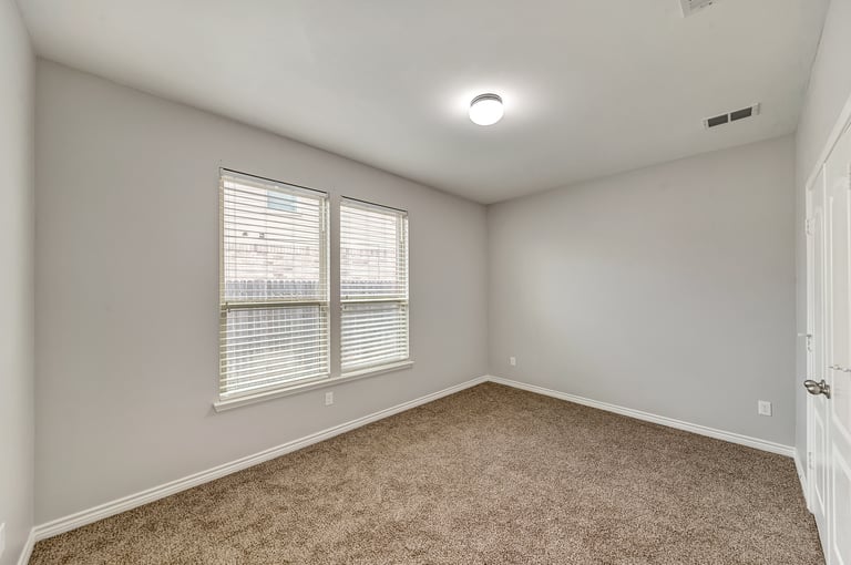 Photo 15 of 26 - 8737 Stone Valley Dr, Fort Worth, TX 76244