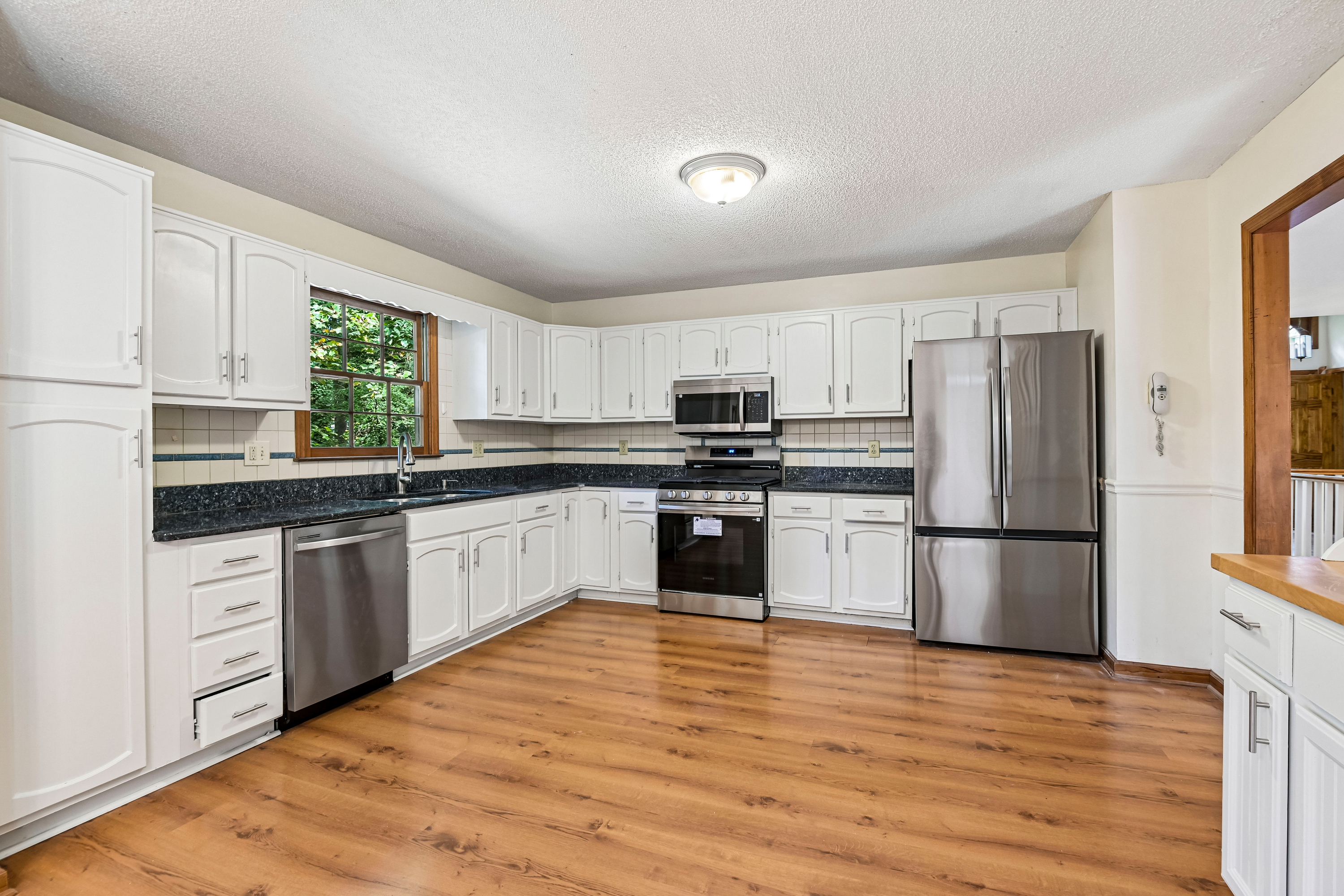 Photo 2 of 28 of 2623 Wellington Dr, Marietta, GA