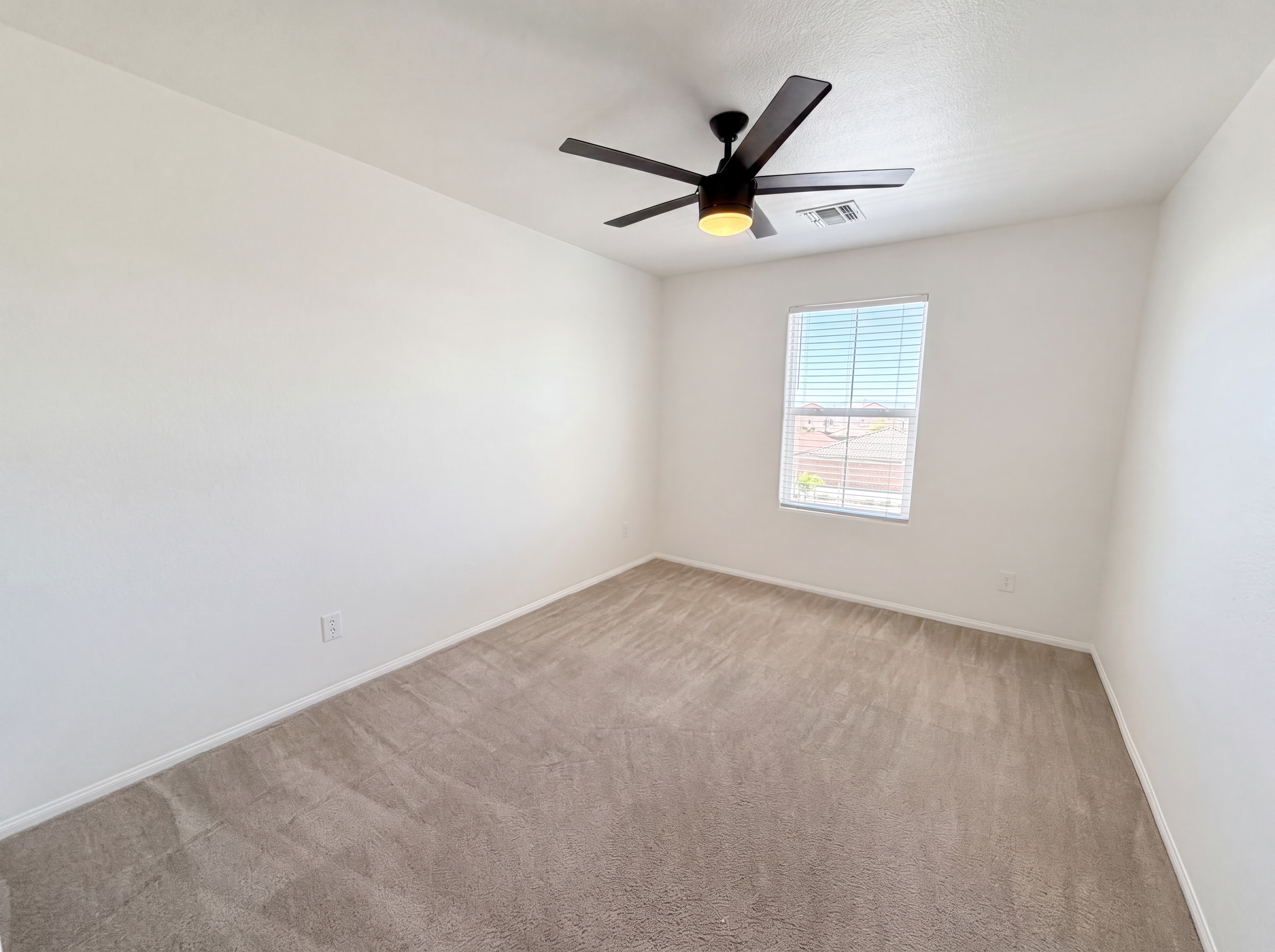 Photo 17 of 43 of 932 E Dorrell Ln, North Las Vegas, NV
