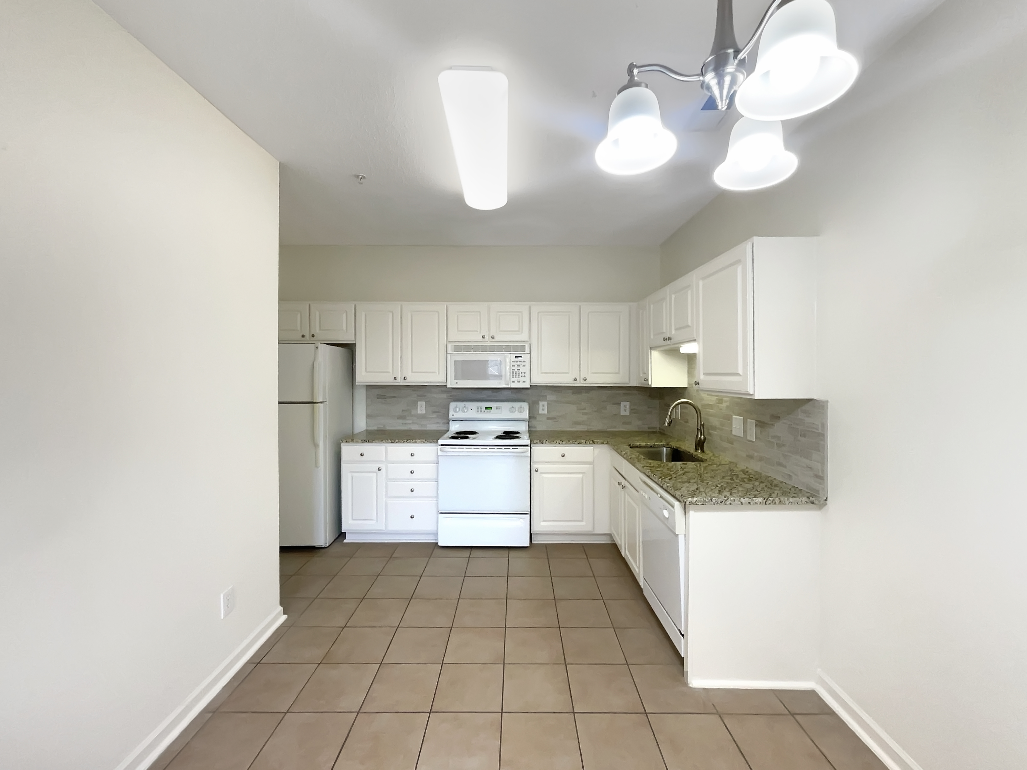 Photo 2 of 16 of 2501 Huntscroft Ln, Raleigh, NC
