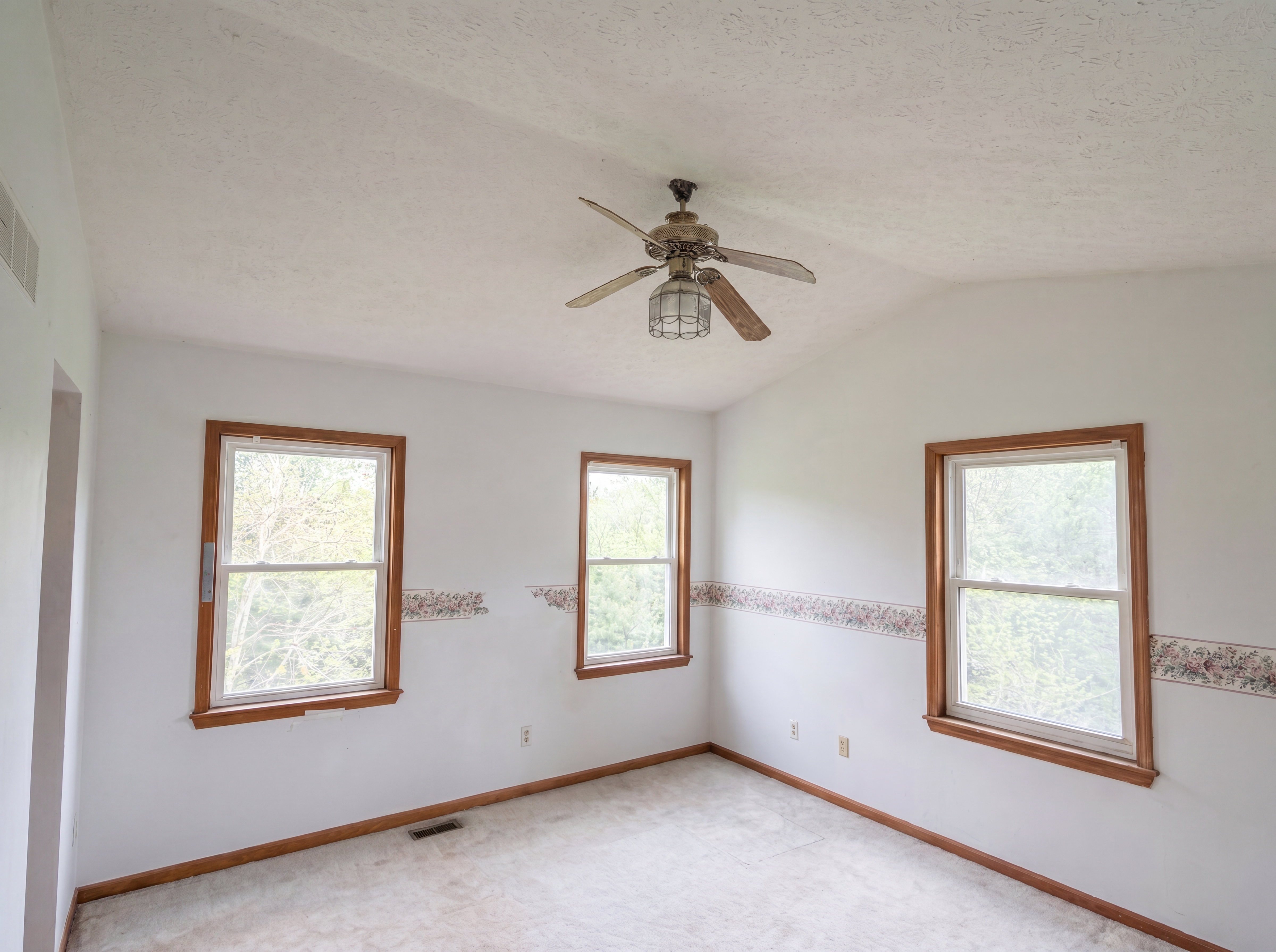 Photo 11 of 19 of 6536 Mountview Ct, Brighton, MI