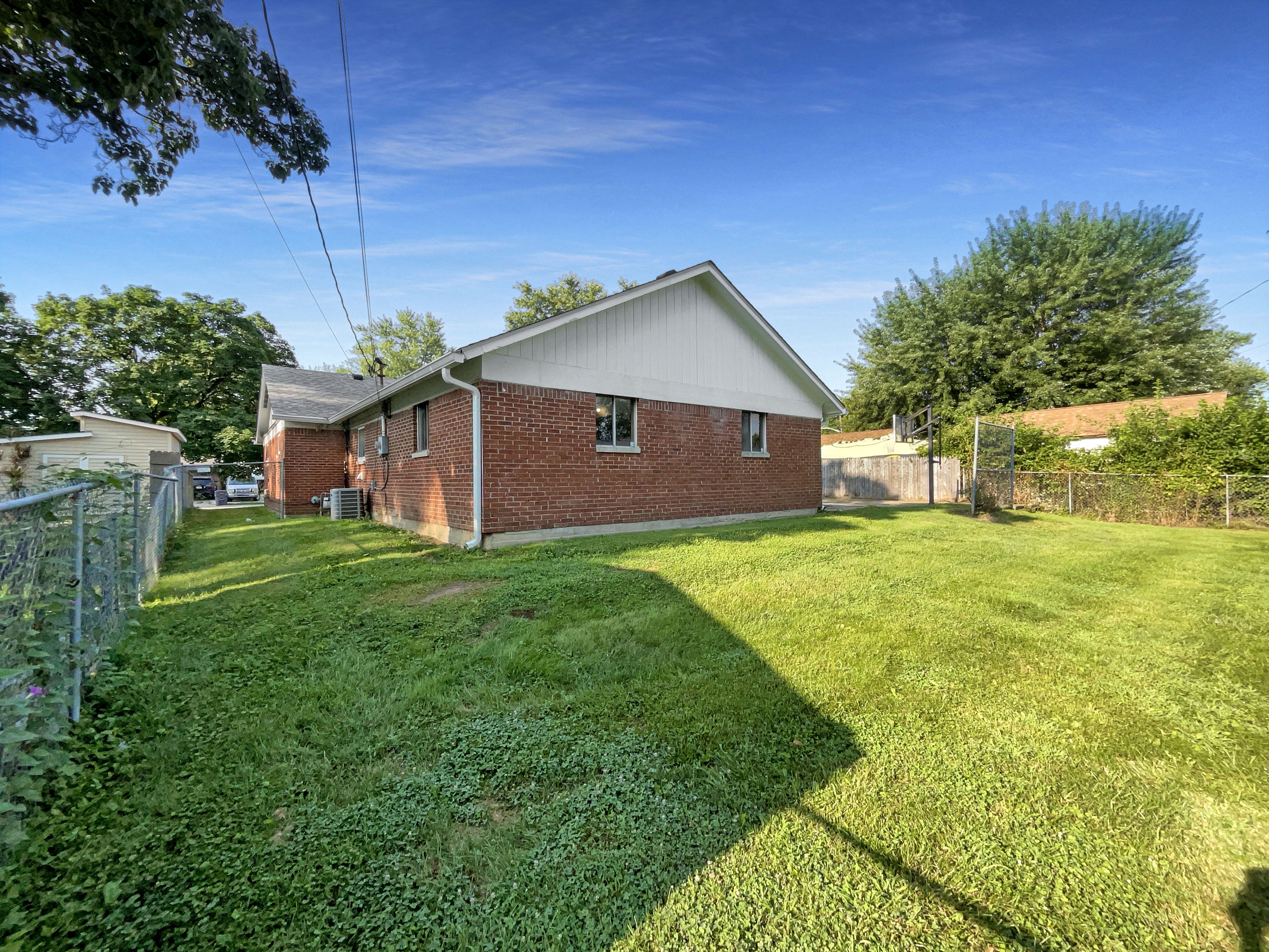 Photo 11 of 21 of 17 Crestview Dr, Greenwood, IN