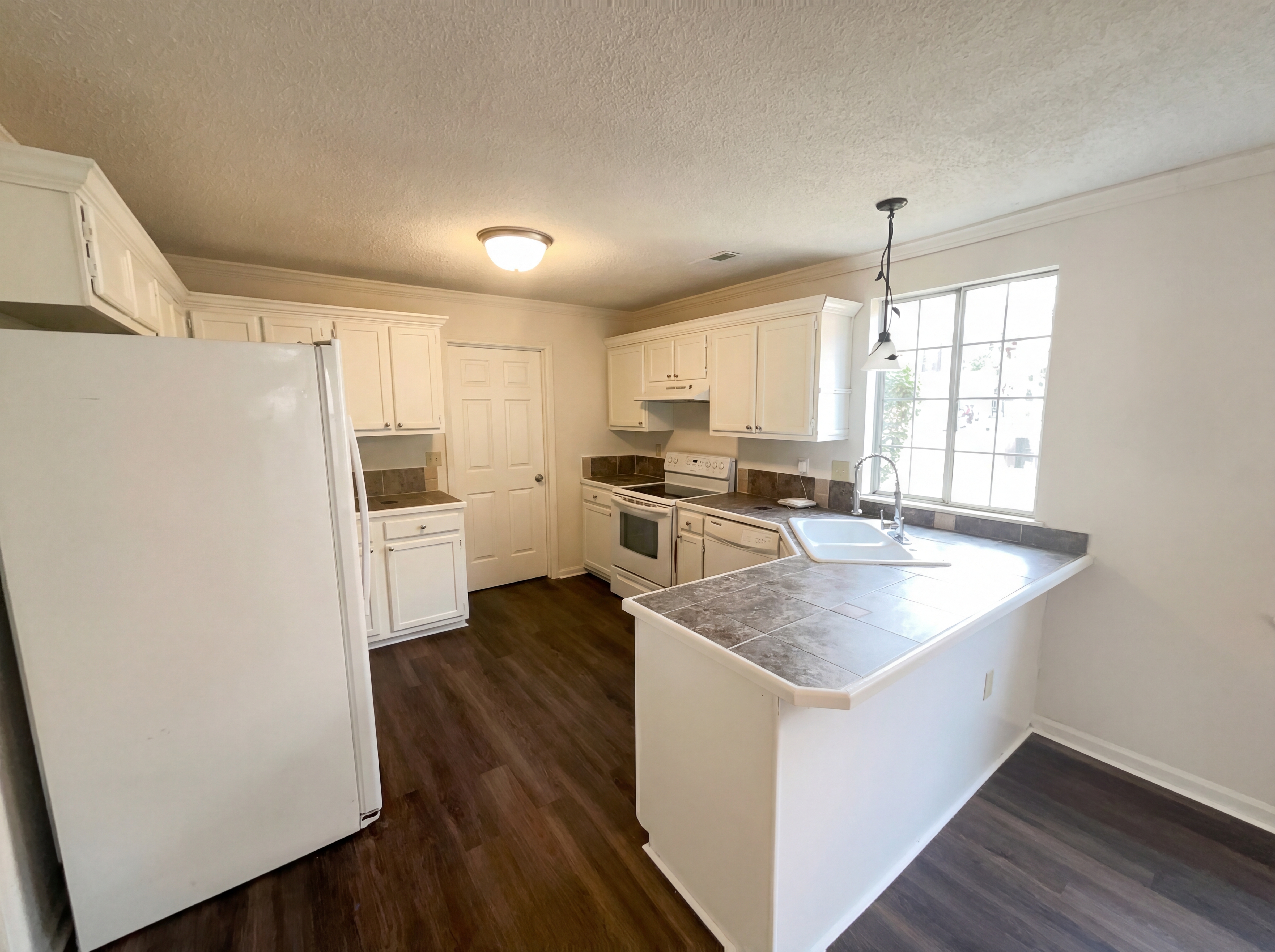 Photo 2 of 17 of 104 Nottingham Ct, Summerville, SC