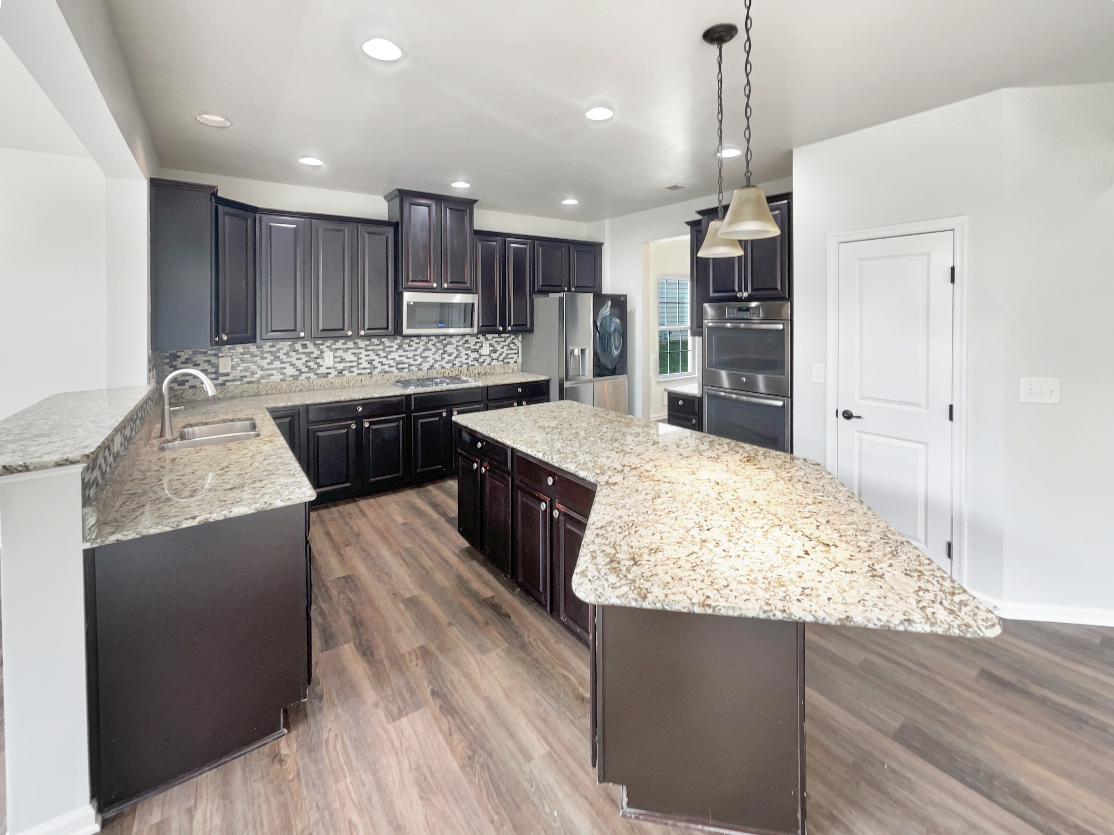 Photo 2 of 27 of 833 Westerland Ct, Gastonia, NC